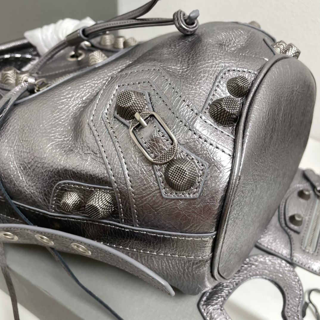 Balenciaga Classic Handcrafted Luxury Leather Shoulder Bag Ref.574F8C9F 6