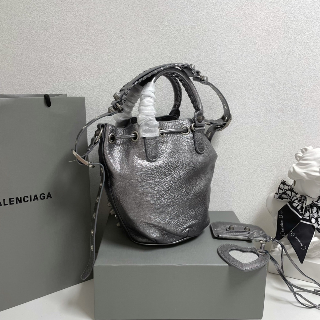 Balenciaga Classic Handcrafted Luxury Leather Shoulder Bag Ref.574F8C9F 3