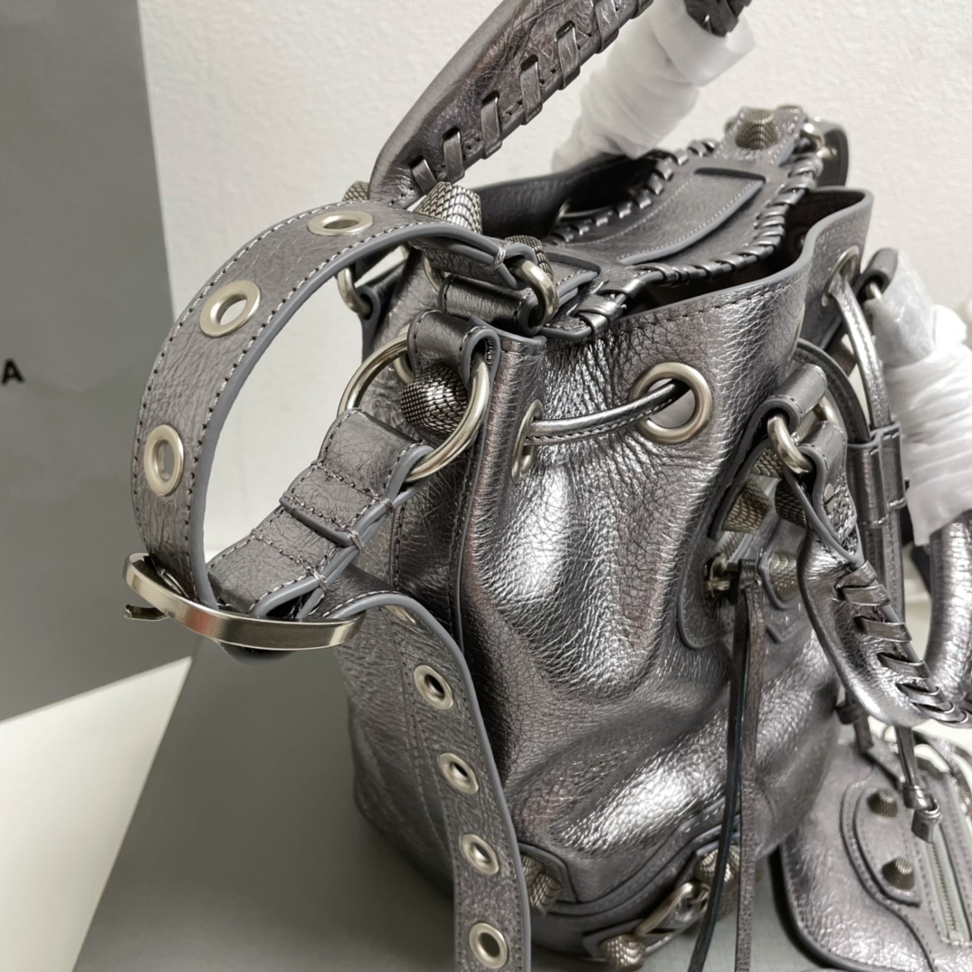 Balenciaga Classic Handcrafted Luxury Leather Shoulder Bag Ref.574F8C9F 4