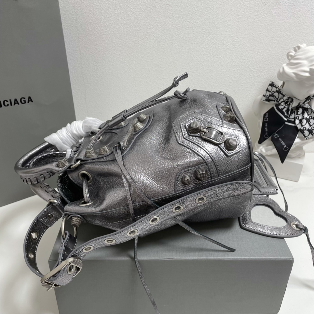 Balenciaga Classic Handcrafted Luxury Leather Shoulder Bag Ref.574F8C9F 8