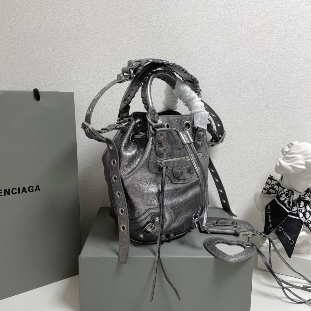Balenciaga Classic Handcrafted Luxury Leather Shoulder Bag Ref.574F8C9F 2
