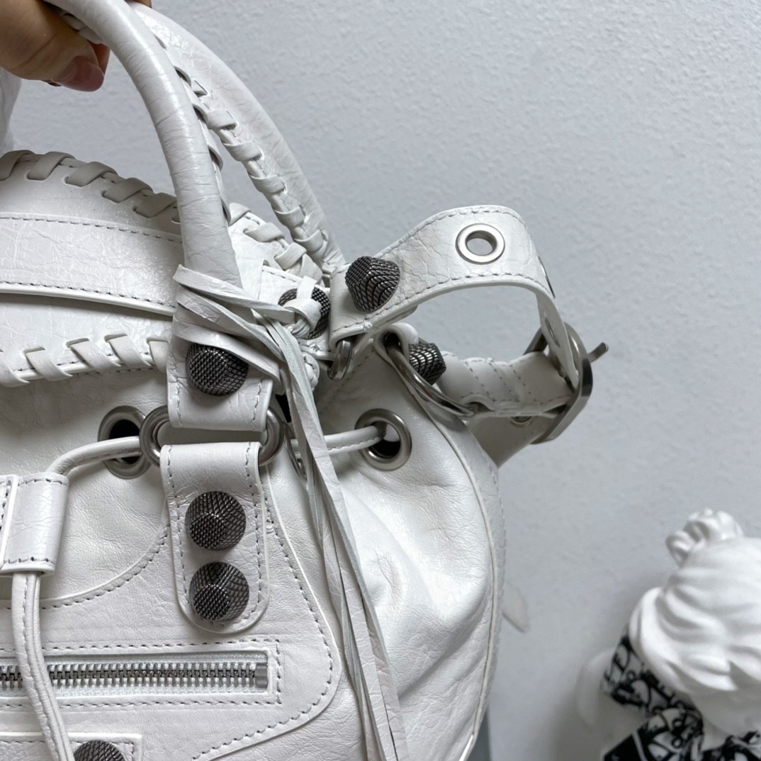Balenciaga Classic Handcrafted Luxury Leather Shoulder Bag Ref 5