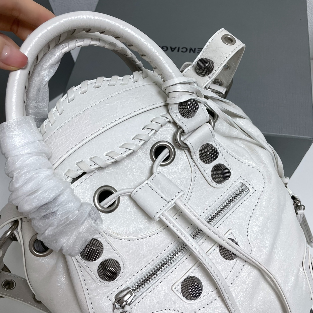 Balenciaga Classic Handcrafted Luxury Leather Shoulder Bag Ref 4