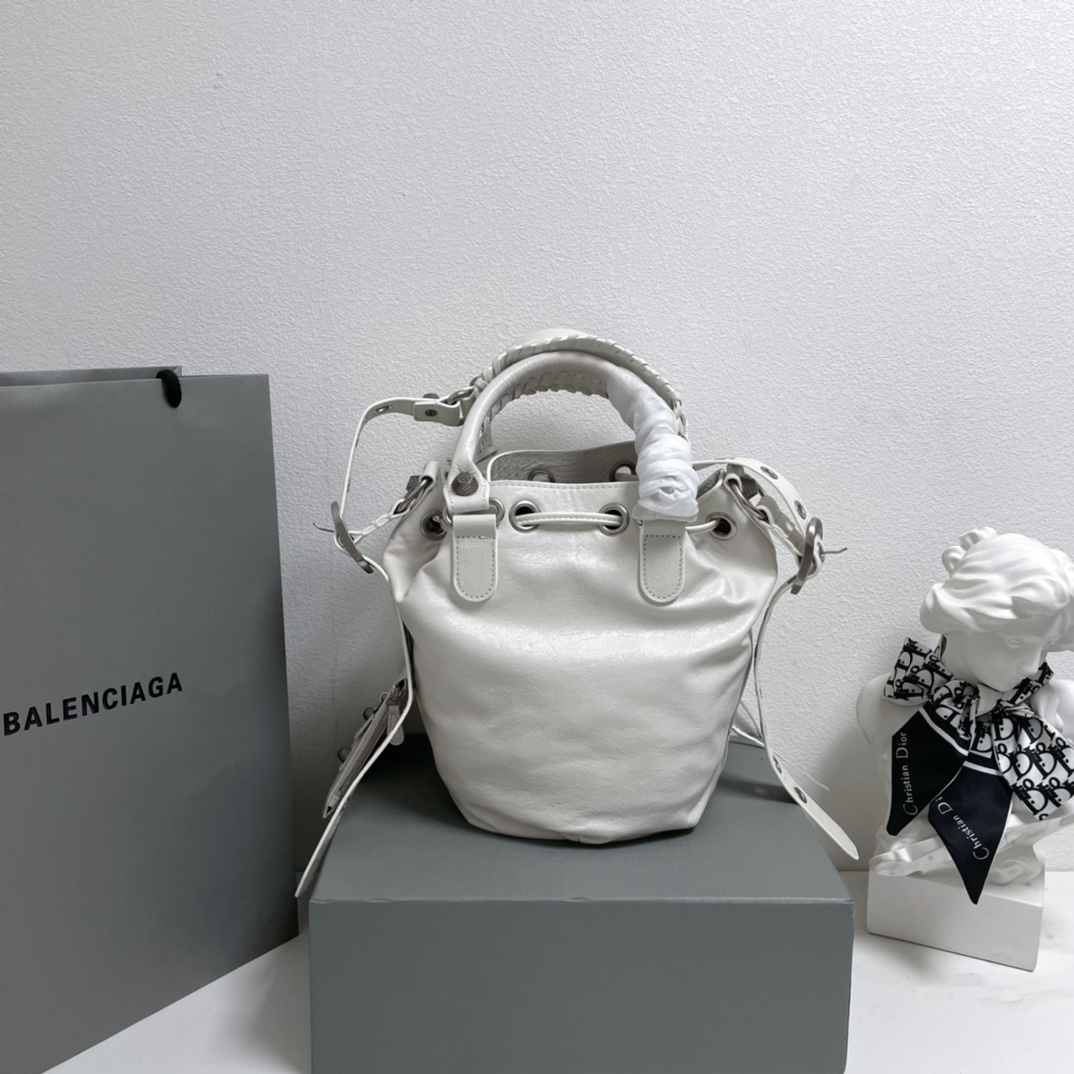 Balenciaga Classic Handcrafted Luxury Leather Shoulder Bag Ref 3