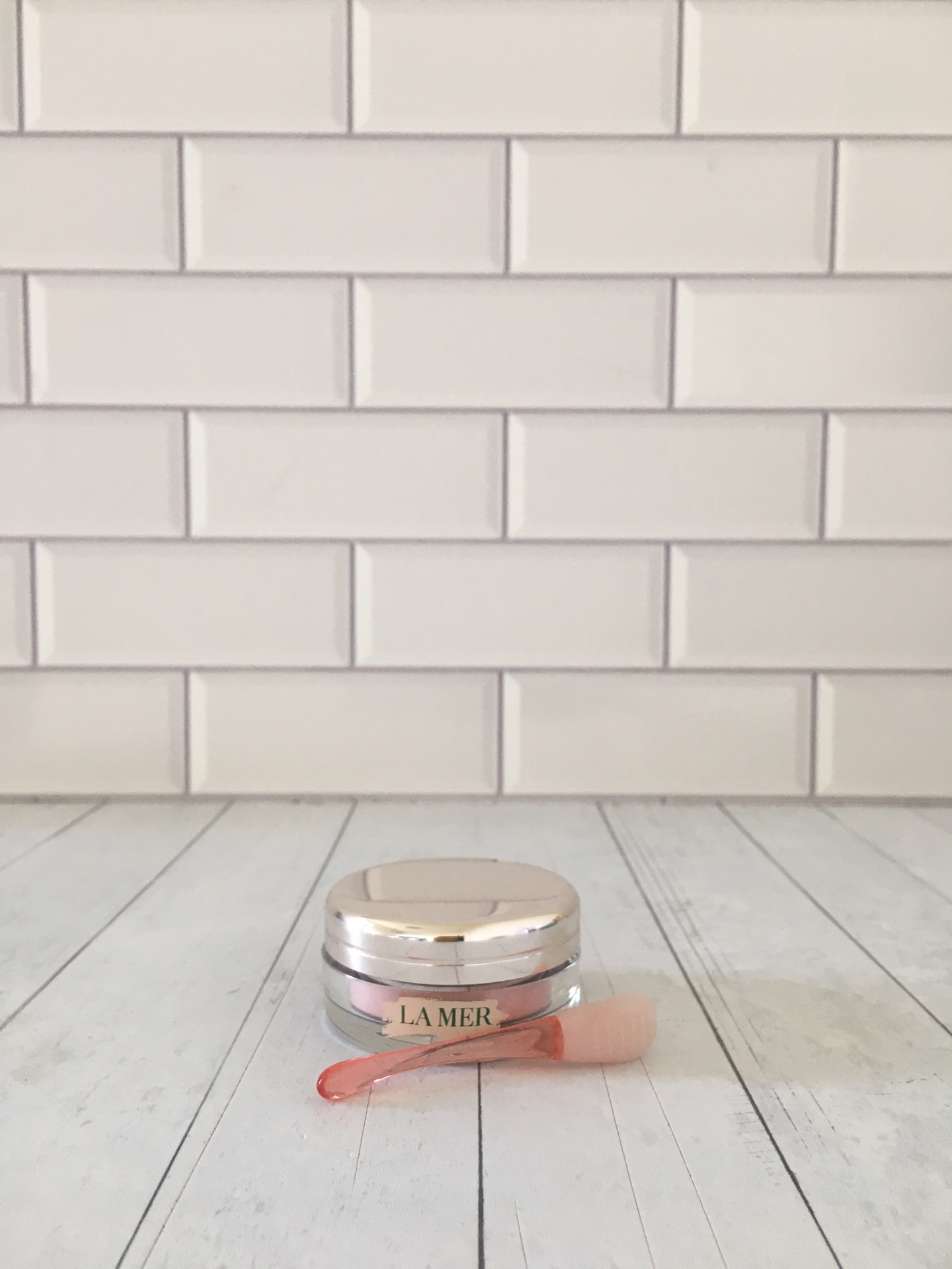 La Mer The Lip Polish - Gently Exfoliates and Nourishes for Soft, Smooth Lips 6 i1666851052 2184 4