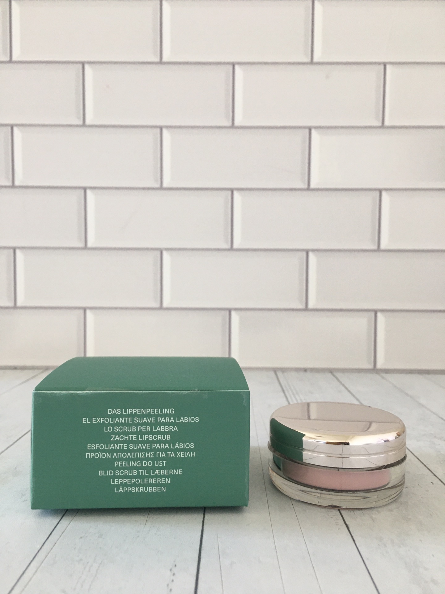 La Mer The Lip Polish - Gently Exfoliates and Nourishes for Soft, Smooth Lips 3 i1666851052 7075 1