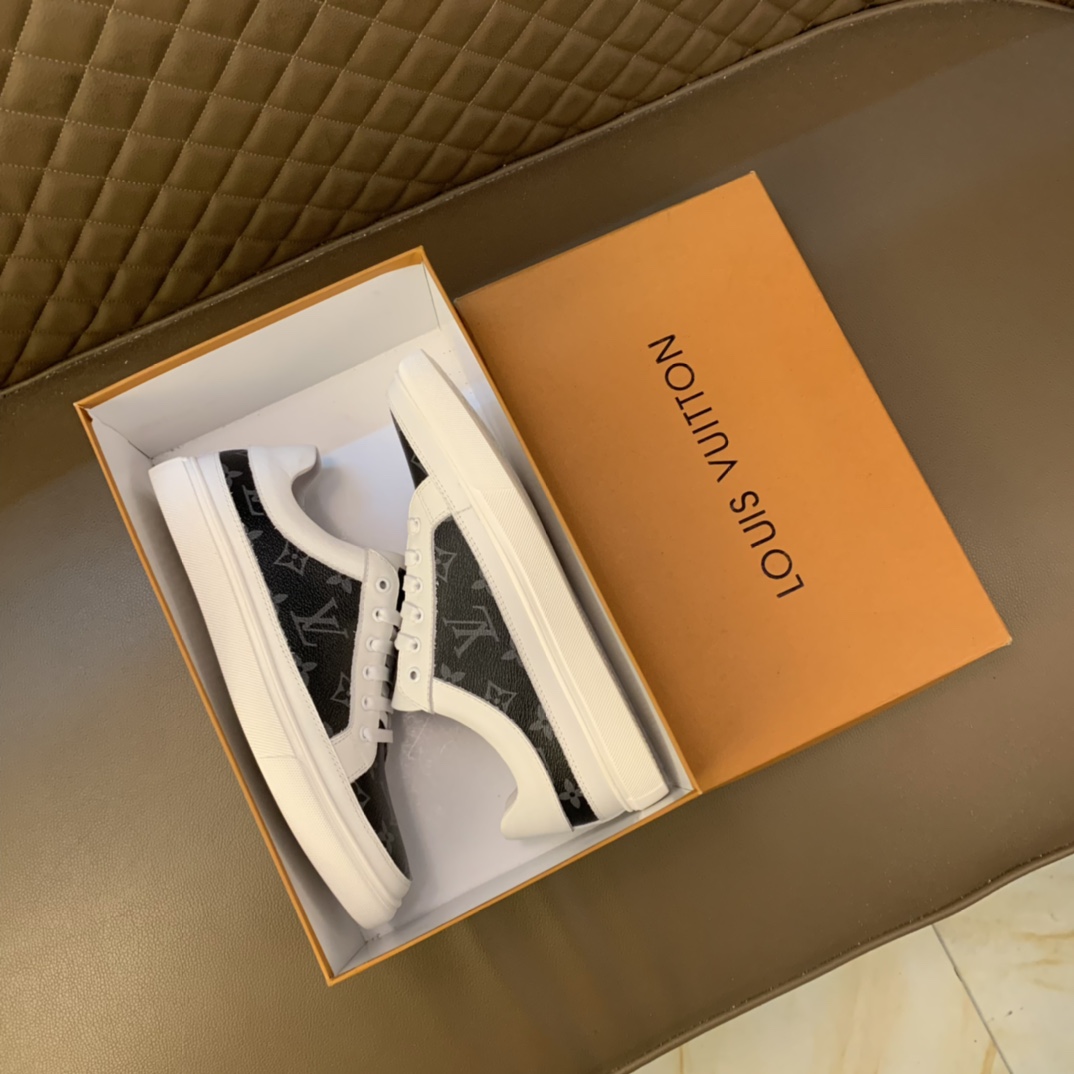 I5 LOUlS VUlTTON 路易威登～独特现风运动鞋.LV专柜代购休闲鞋 男士2022专柜同步发售,意大利进口原版品牌精选头层柔软牛皮.羊皮内里 拒绝脱色磨脚鞋底：原厂特供原版底,.法国懒人风格设计 套脚 贴原单品质 超舒服原版底 .就好像实物拍摄实物更赞 适合户外司机驾车完美 高品质板鞋,男装男鞋码数：38-44 45可定做 黑色 白棕色选 长期供实体店补货