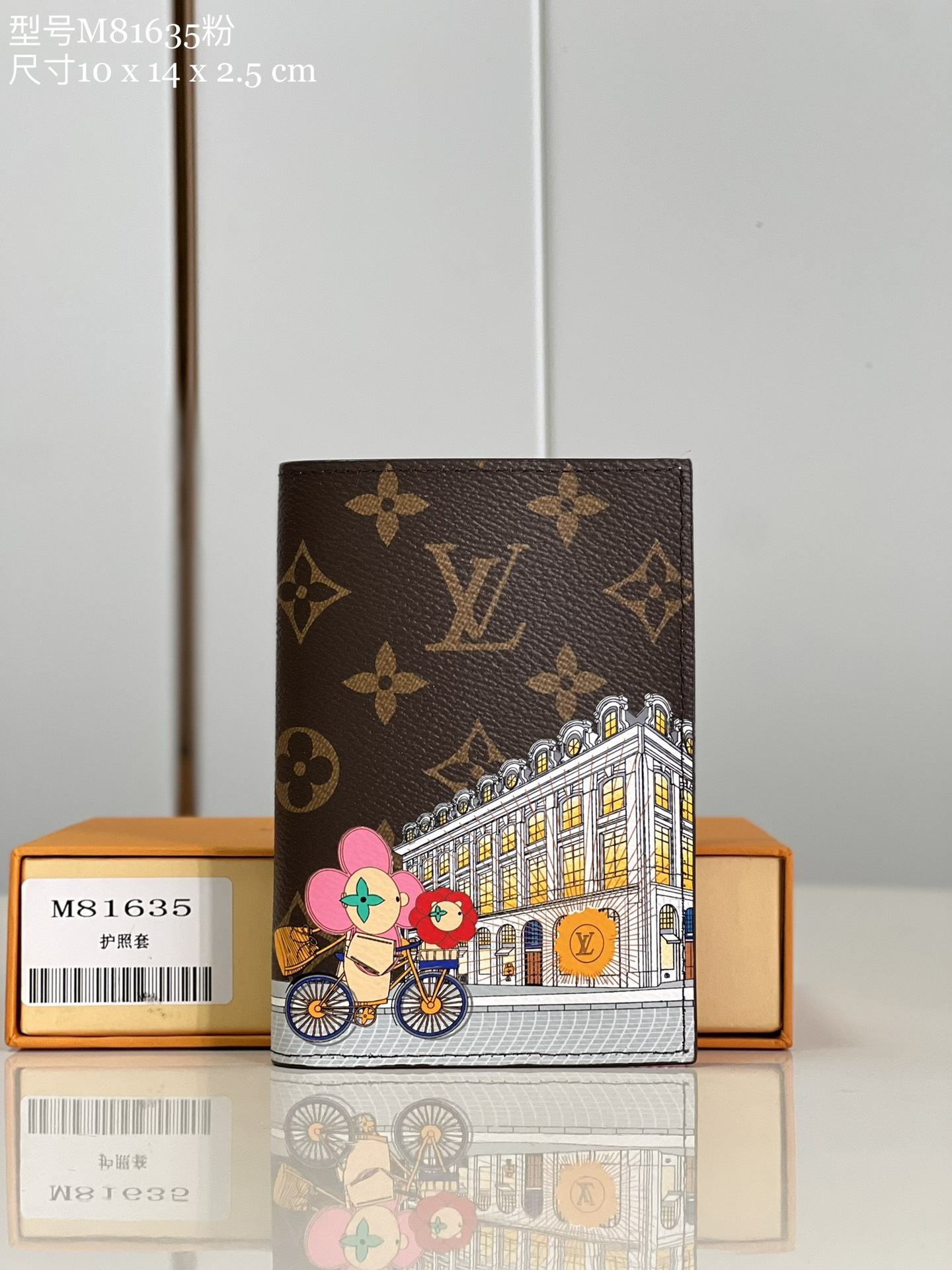 NO:399337,【Exclusive real shot Model M81635 Pink】Vivienne Holidays series passport cover praises Louis Vuitton's travel spirit. Limited print capture mascot Vivienne The moment he arrives at the Vendome Square boutique, it passes through the historic Vendome column. Monogram canvas combined with leather lining, can be used as a collection or gift option. Size 10 x 14 x 2.5 cm (length x height x width) Z.,LV [original leather],louis vuitton,louis vuitton19860909【独家实拍 型号M81635粉】Vivienne Holidays 系列护照套赞颂路易威登的旅行精神.限定印花捕捉吉祥物 Vivienne 到达旺多姆广场精品店的一刻,途经历史悠久的旺多姆圆柱.Monogram 帆布结合皮革内衬,可作收藏或赠礼佳选 尺寸10 x 14 x 2.5 cm (长度 x 高 x 宽) Z.,LV【原厂皮】,louis vuitton,louis vuitton,Bag