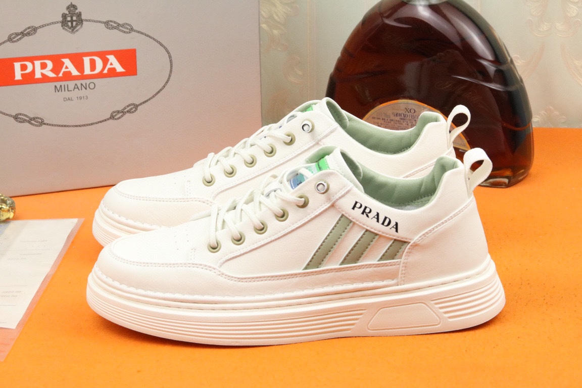 I5 高品质Prada 普拉达 上市著名奢侈品牌,专柜同步更新,意大利男鞋时尚杂志季刊封面主推款鞋面采用意大利进口小牛皮,羊皮内里.原版防滑轻质发泡大底,上脚舒适有型. 细节无可挑剔.码数38-43