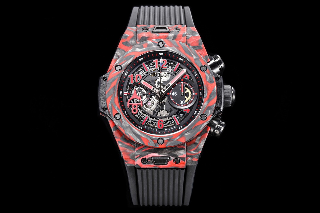 NO:384104,HB Factory HB Factory Big Bang series carbon fiber watches are available in limited edition. A new collection of 28 pieces, HB1 is only available in China. The new model uses a new carbon fiber case, made of special carbon fiber material added with microglass. Hublot's homemade HUB1242 movement is clearly visible through the case, and the beauty of extraordinary mechanical structure is fully visible. BIG BANG series carbon fiber watches are bold red and blue colors, presenting a stunning and strong visual impact effect. The internal precision mechanical structure is clearly presented through the case through the transparent design. The pointer and hour hand scale design make the entire surface emit a strong rhythm and architectural sense, showing the extraordinary charm of time.  The watch can be replaced with two straps, including fabric sports straps of the same color and black structured rubber straps. In addition, the watch is equipped with a 'one-click' quick change strap system. The wearer can easily and quickly replace the strap with just a light press!  !  !  (Note Since the red cloth tape has not arrived, you can give a pair of red cloth tape based on the order record, only red carbon fiber models) Please confirm the best luxury gift for HB, please confirm the exclusive quality of HB.19860909HB 出品 HB Factory 宇舶（恒宝）Big Bang系列碳纤维腕表限量登场 全新臻品限量典藏28枚,HB1 仅限中国地区 新款采用新型碳纤维材料表壳,由加入微玻璃的特殊碳纤维材质打造而成.宇舶表自制HUB1242机芯透过表壳清晰可见,非凡机械构造之美一览无遗. BIG BANG系列碳纤维腕表采用大胆的红蓝颜色,呈现出令人惊艳的强烈视觉冲击效果.内部精密机械结构透过剔透通过表壳清晰呈现,指针和时针刻度设计让整个表面发出强烈的节奏和建筑感,展现时间的非凡魅力 腕表搭配两款表带可替换,包括同色系的织物运动表带及黑色结构化橡胶表带.此外,该款腕表配有“一键式”快速更换表带系统,佩戴者只需轻轻一按,即可以轻松快捷地替换表带！！！（备注由于红色布带没到,后期到货可凭订货记录赠送一副红色布带,只限红色碳纤维款）送礼最佳奢华推荐请认准HB独家品质,,Watch