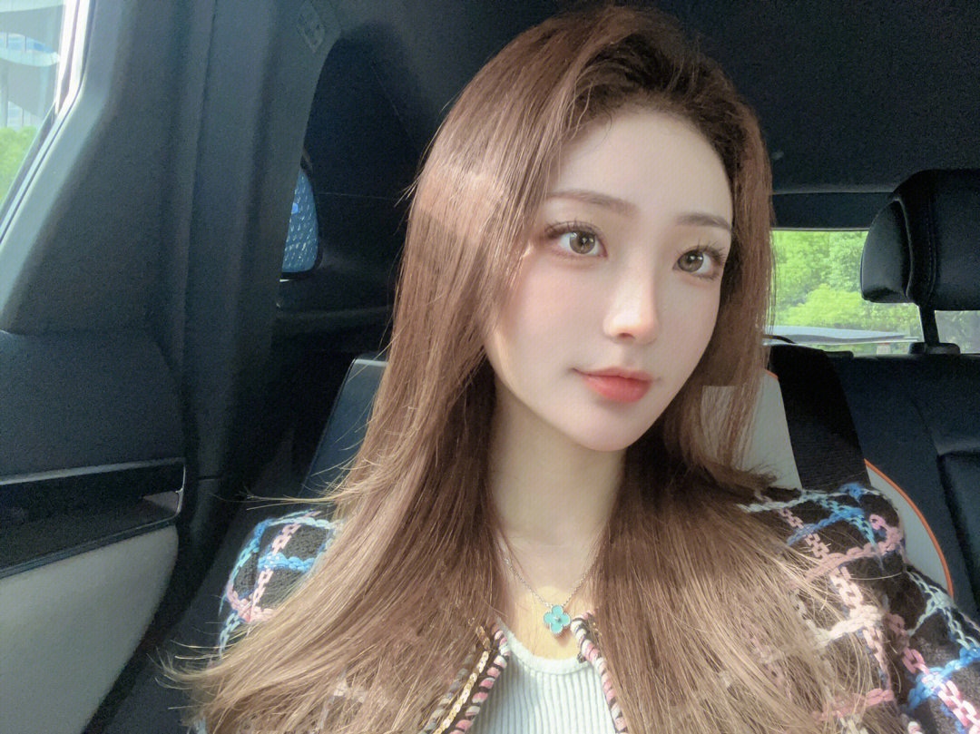 Van Cleef & Arpels vca2022圣诞限定款v金材质