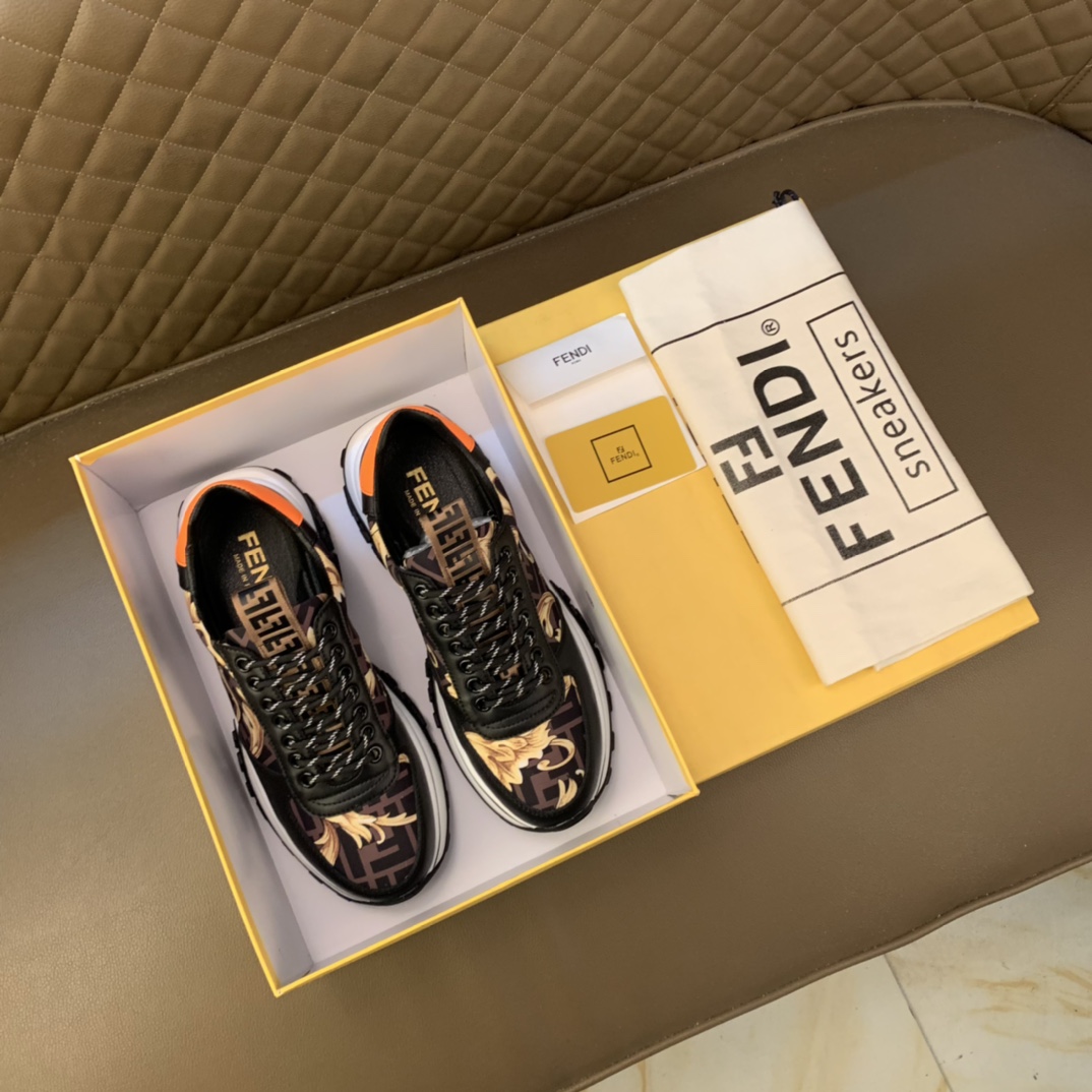 J0  Fendi 芬迪  意大利进口头层牛皮鞋面原版材质 细腻厚实看得到头层水染羊皮内里鞋垫logo清晰、立体磨砂后跟原厂特供 Fendi 芬迪 大底户外司机驾车鞋 可随意进出专柜、码数Size：38-44 45码定制 两色 可选 供实体店长期补货