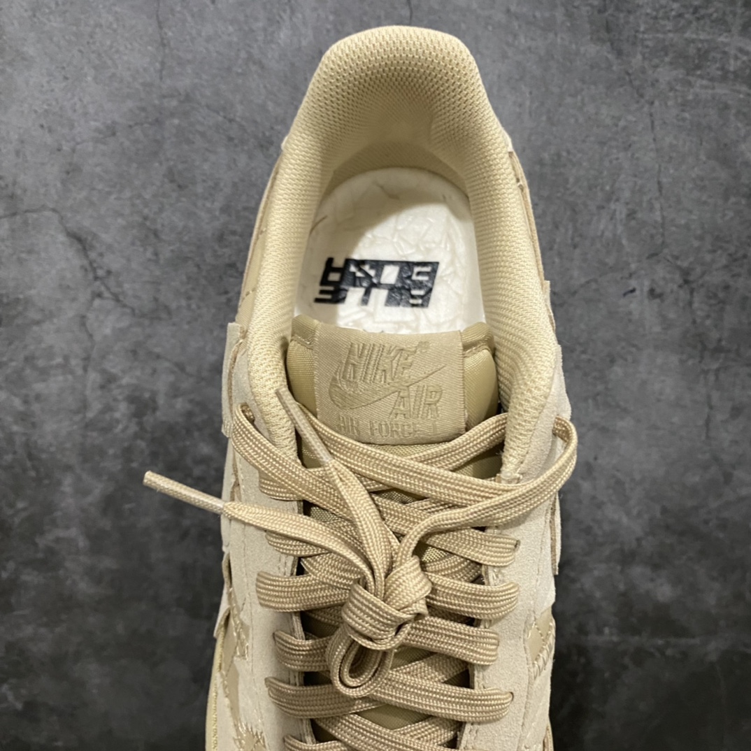 图片[8]-Top版本Billie Eilish x Nk Air Force 1\’07 Low \”Mushroom\” 碧梨联名 空军一号低帮休闲板鞋 DQ4137-200 摒弃了通常结构，并想尽办法在侧面、鞋头和鞋后端的破碎帆布板上折腾，重新构想了Bruce Kilgore的著名设计。 尺码：40 40.5 41 42 42.5 43 44 44.5 45 46 47.5-选品中心