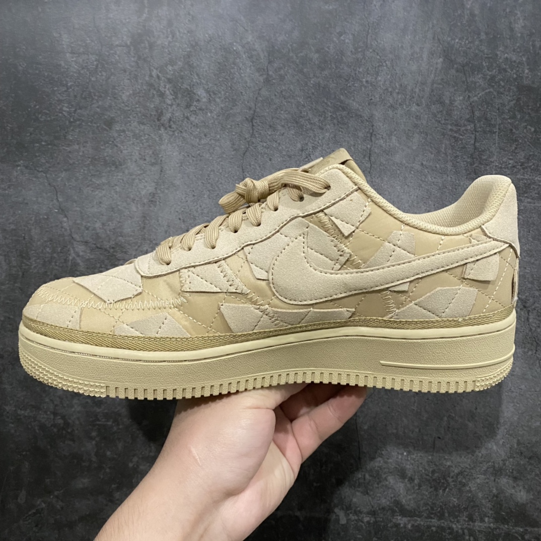 图片[2]-Top版本Billie Eilish x Nk Air Force 1\’07 Low \”Mushroom\” 碧梨联名 空军一号低帮休闲板鞋 DQ4137-200 摒弃了通常结构，并想尽办法在侧面、鞋头和鞋后端的破碎帆布板上折腾，重新构想了Bruce Kilgore的著名设计。 尺码：40 40.5 41 42 42.5 43 44 44.5 45 46 47.5-选品中心