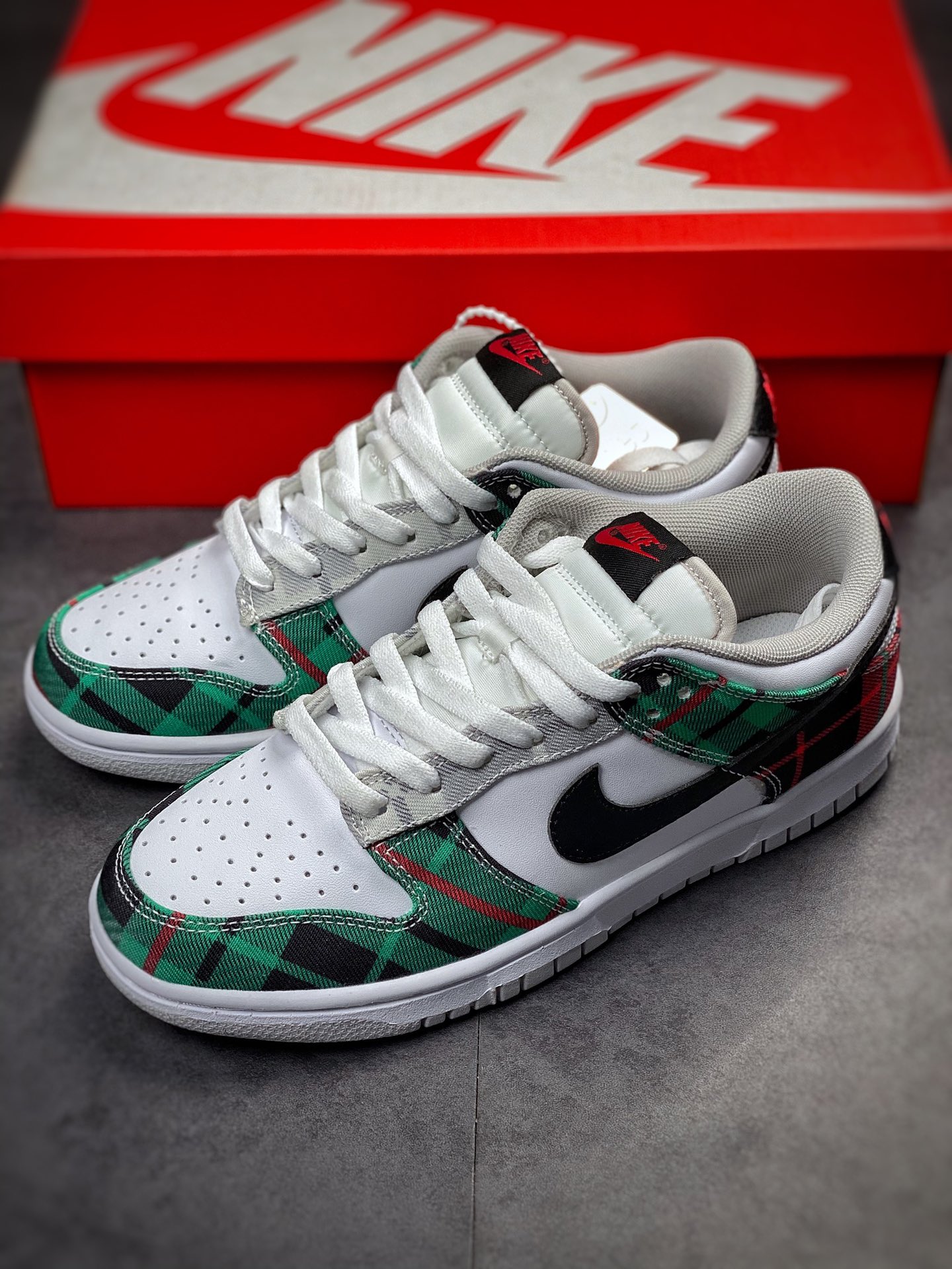 NIKE SB Dunk Low 格子布红绿 DV0827-100