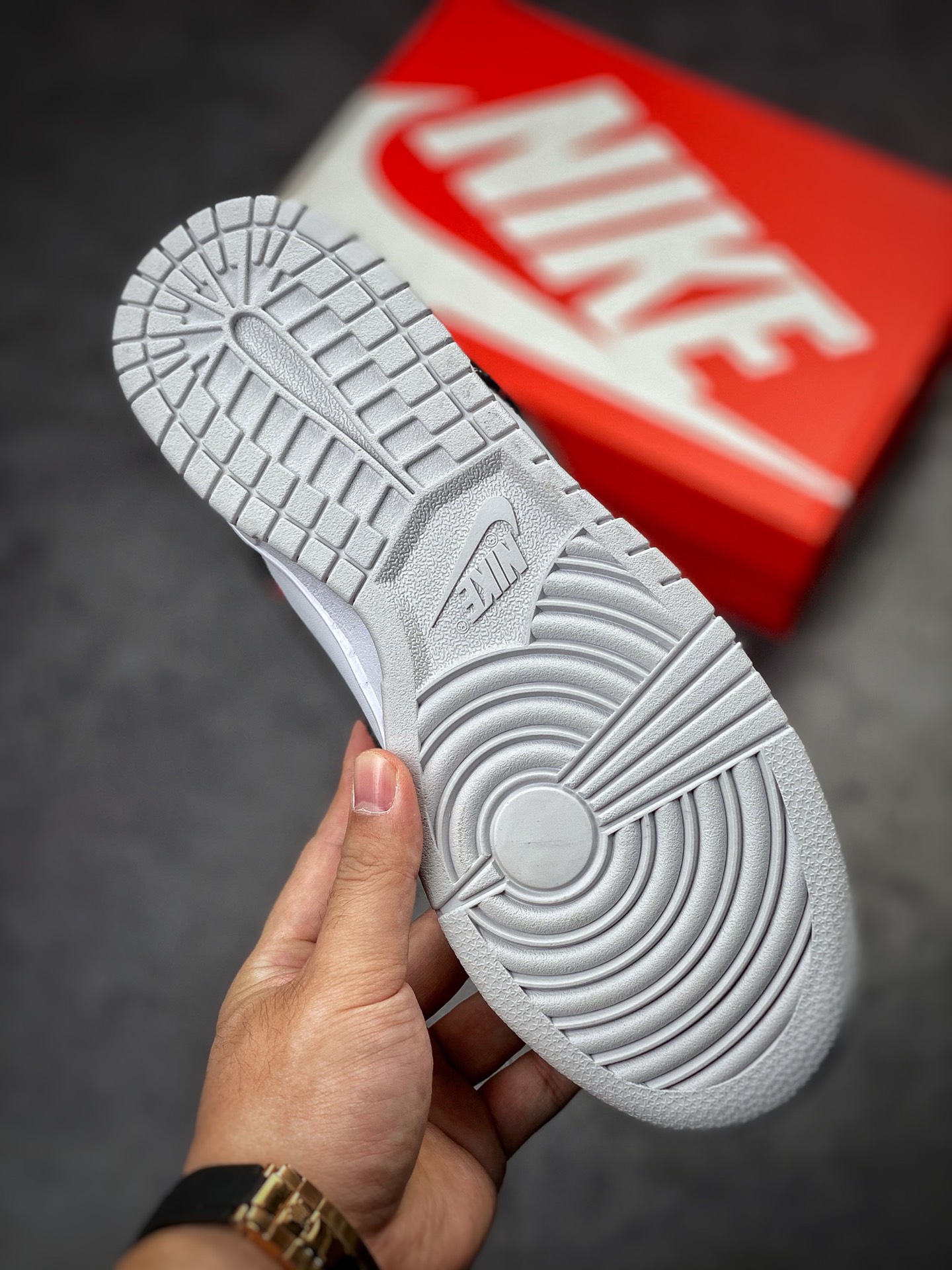 NIKE SB Dunk Low 格子布红绿 DV0827-100