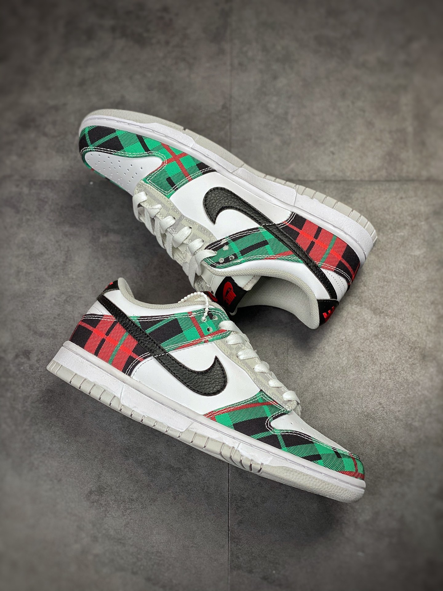 NIKE SB Dunk Low 格子布红绿 DV0827-100