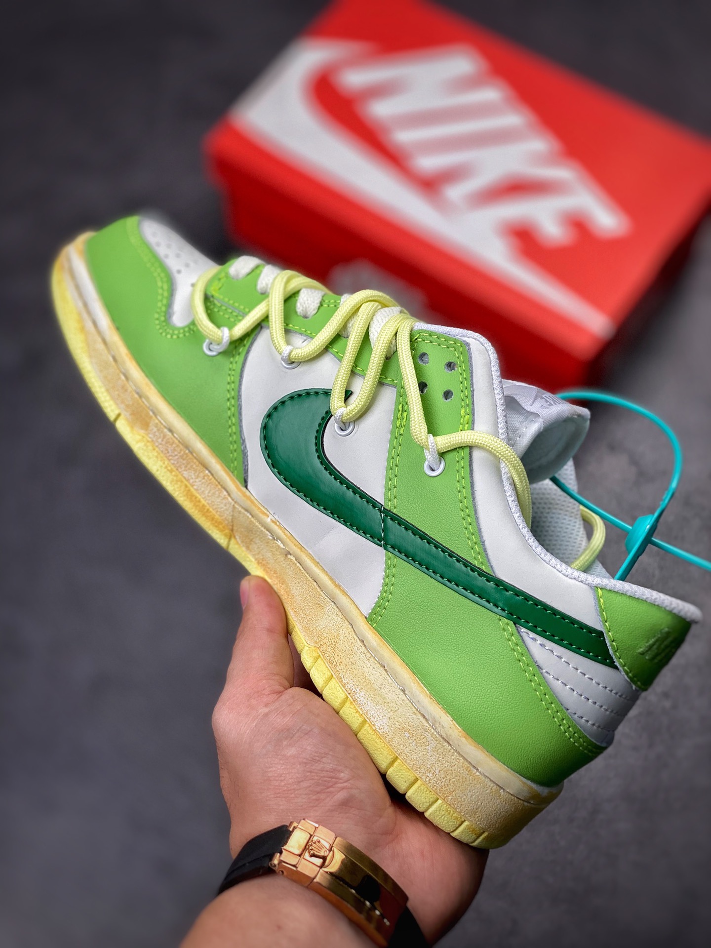 NIKE SB Dunk Low Apple Green Strap DH9765-100-Top High Quatity Cheap Sneakers Fashion Clothing Clothes Bags handbags Shoes of all Brand wholesale With The best Quality And Beautiful Price from China Factory Chinese suppliers wholesaler seller NIKE SB Dunk Low Apple Green Strap DH9765-100