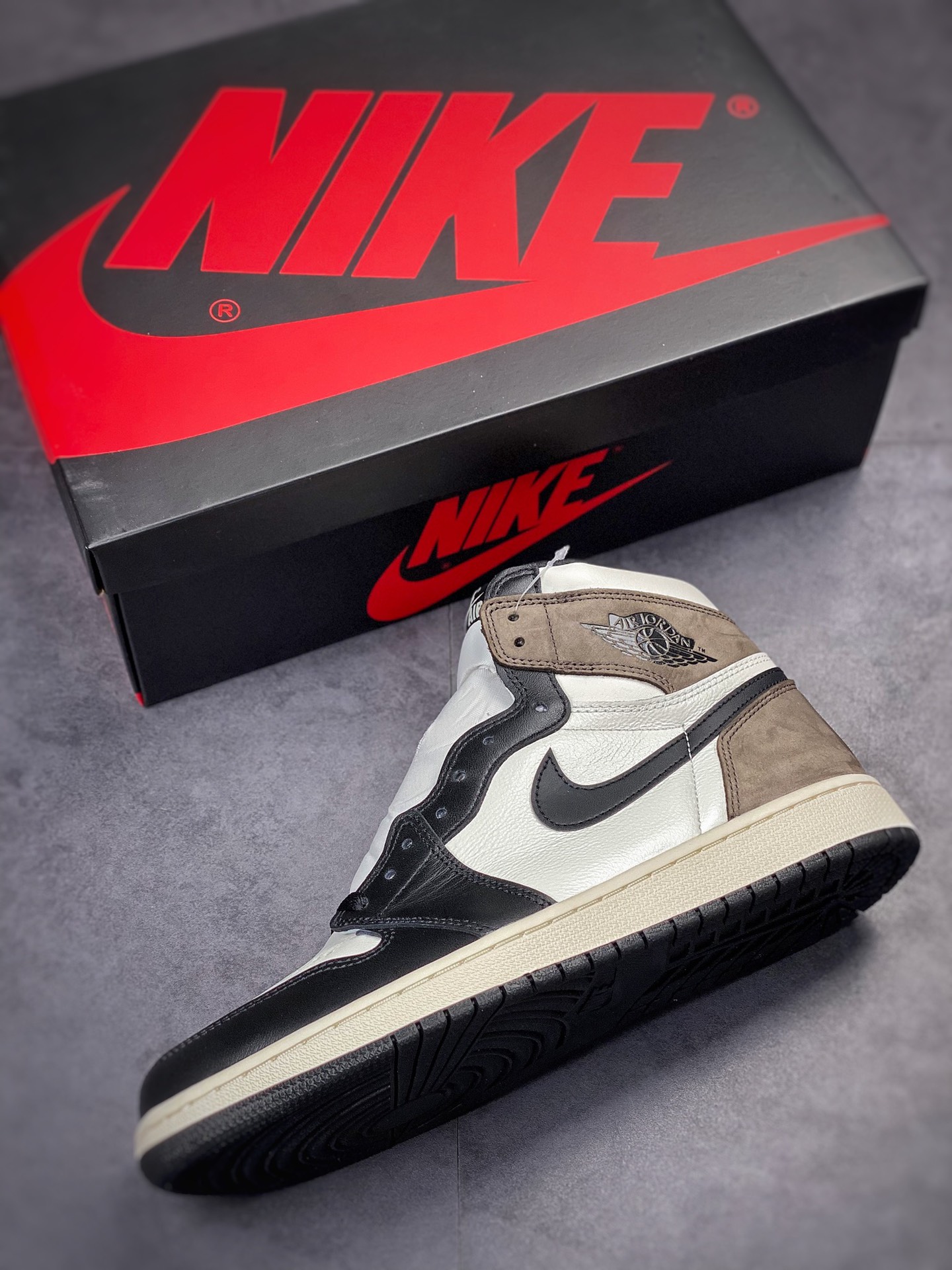 Air Jordan 1 Retro High OG ”Dark Mocha” Black Mocha 555088-105-Top High Quatity Cheap Sneakers Fashion Clothing Clothes Bags handbags Shoes of all Brand wholesale With The best Quality And Beautiful Price from China Factory Chinese suppliers wholesaler seller Air Jordan 1 Retro High OG ”Dark Mocha” Black Mocha 555088-105