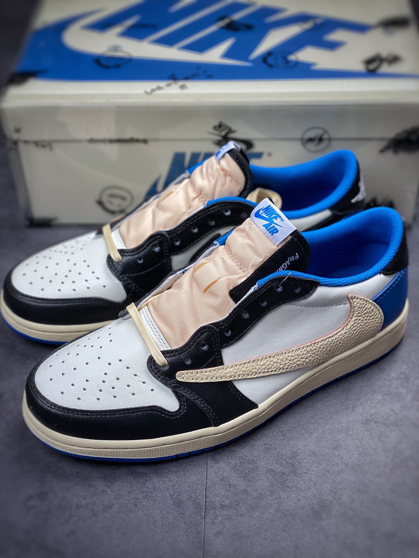 Travis Scott x Fragment x Air Jordan AJ1 Low OG SP Tripartite Joint Lightning Backhook Low Help DM7866-140-Top High Quatity Cheap Sneakers Fashion Clothing Clothes Bags handbags Shoes of all Brand wholesale With The best Quality And Beautiful Price from China Factory Chinese suppliers wholesaler seller Travis Scott x Fragment x Air Jordan AJ1 Low OG SP Tripartite Joint Lightning Backhook Low Help DM7866-140