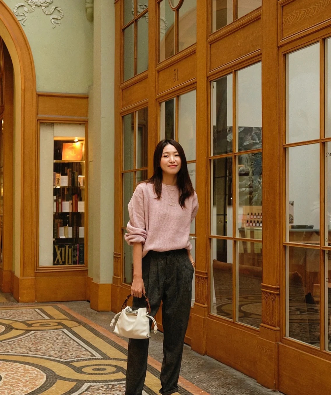 NO:342905,Luo Jiafu bag can be carried with handle or as an underarm bag, donuts, embroidered shoulder straps (purchased separately), loewe19860909罗家福袋 搭配手柄就可以手提或作为腋下包,甜甜圈 刺绣肩带（单独购买）,loewe,Bag