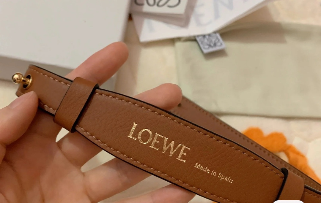 Loewe LuojiaCow leather short shoulder strap, can be matched with Loewe bags of various colors, super versatile