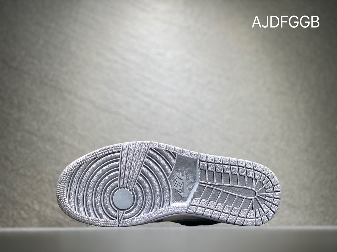 本地自取260 NIKE Air Jordan 1 mid乔丹中帮休闲板鞋 BQ6472-115