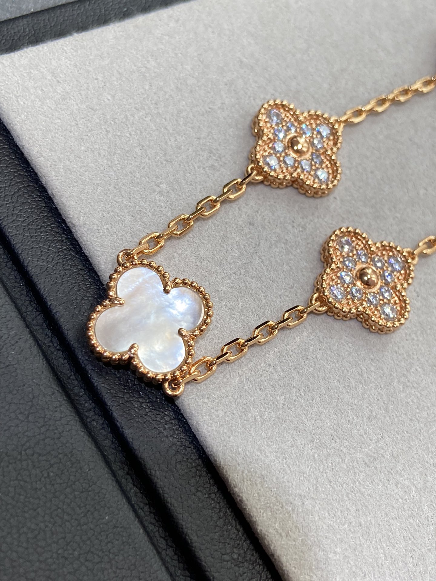 Van Cleef & Arpels: Rose Gold vs - Comprehensive 9