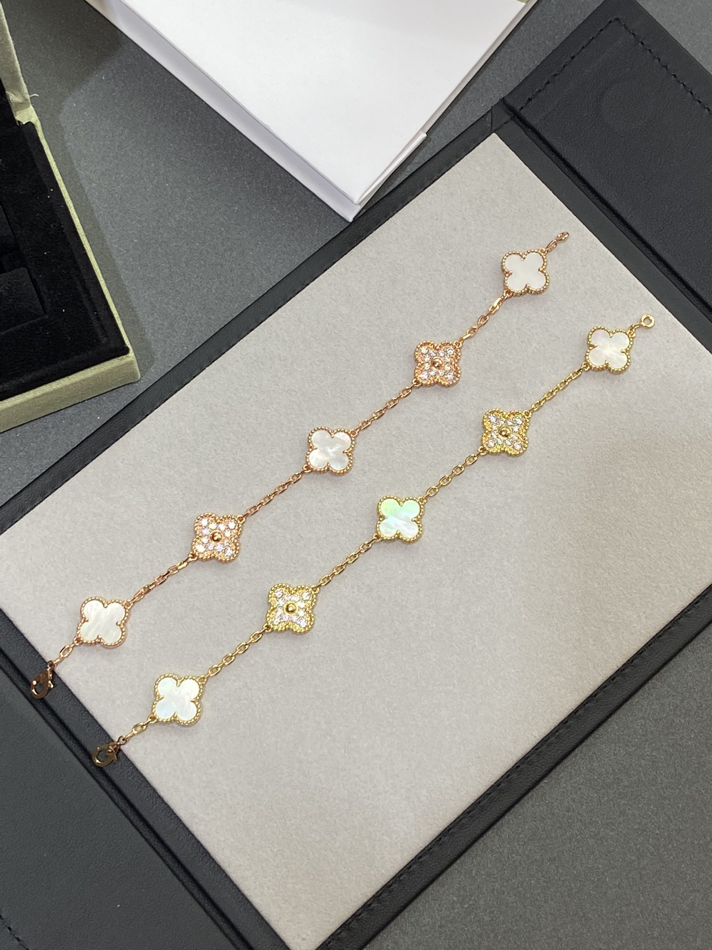 Van Cleef & Arpels: Rose Gold vs - Comprehensive 2
