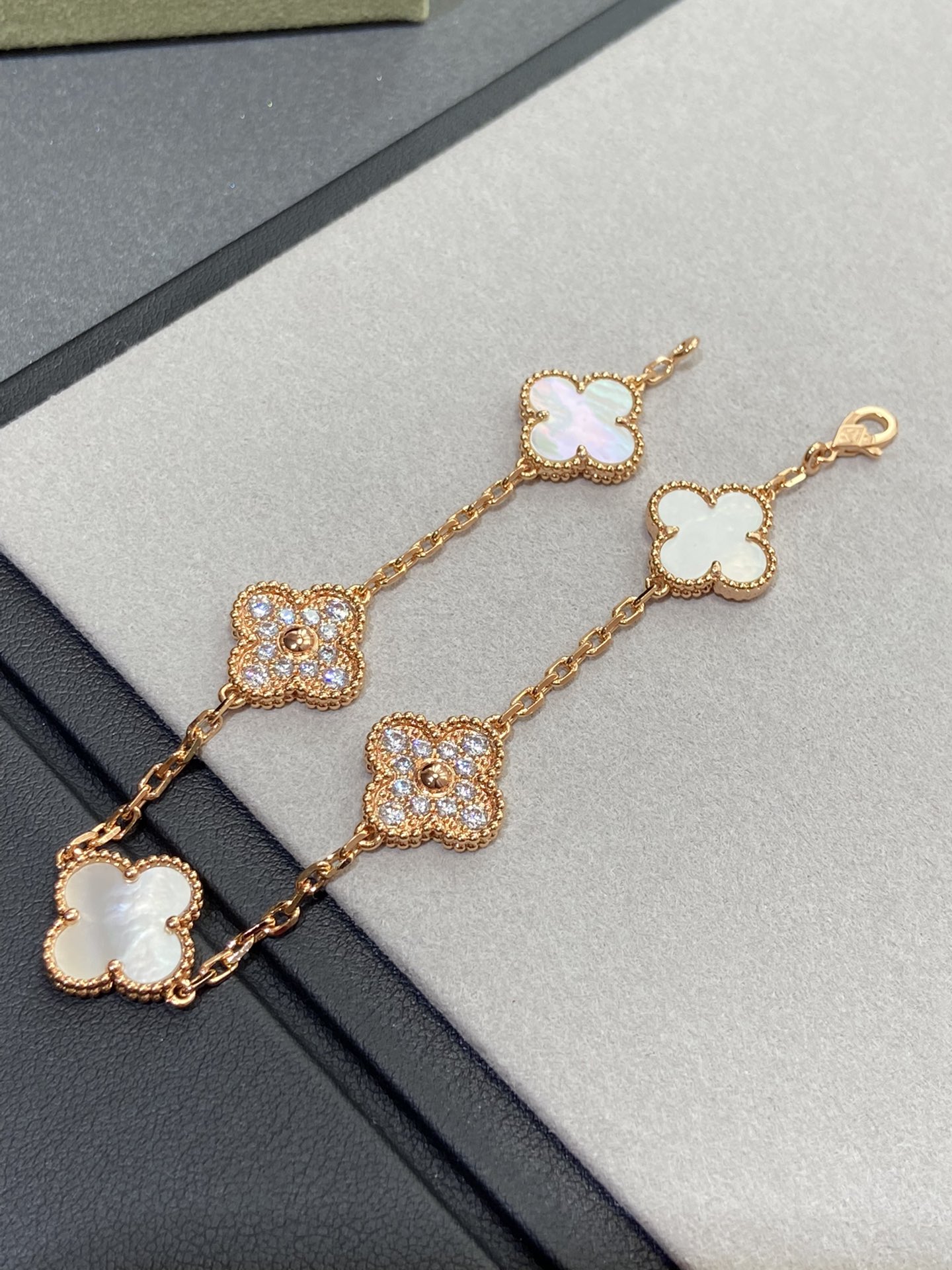 Van Cleef & Arpels: Rose Gold vs - Comprehensive 8
