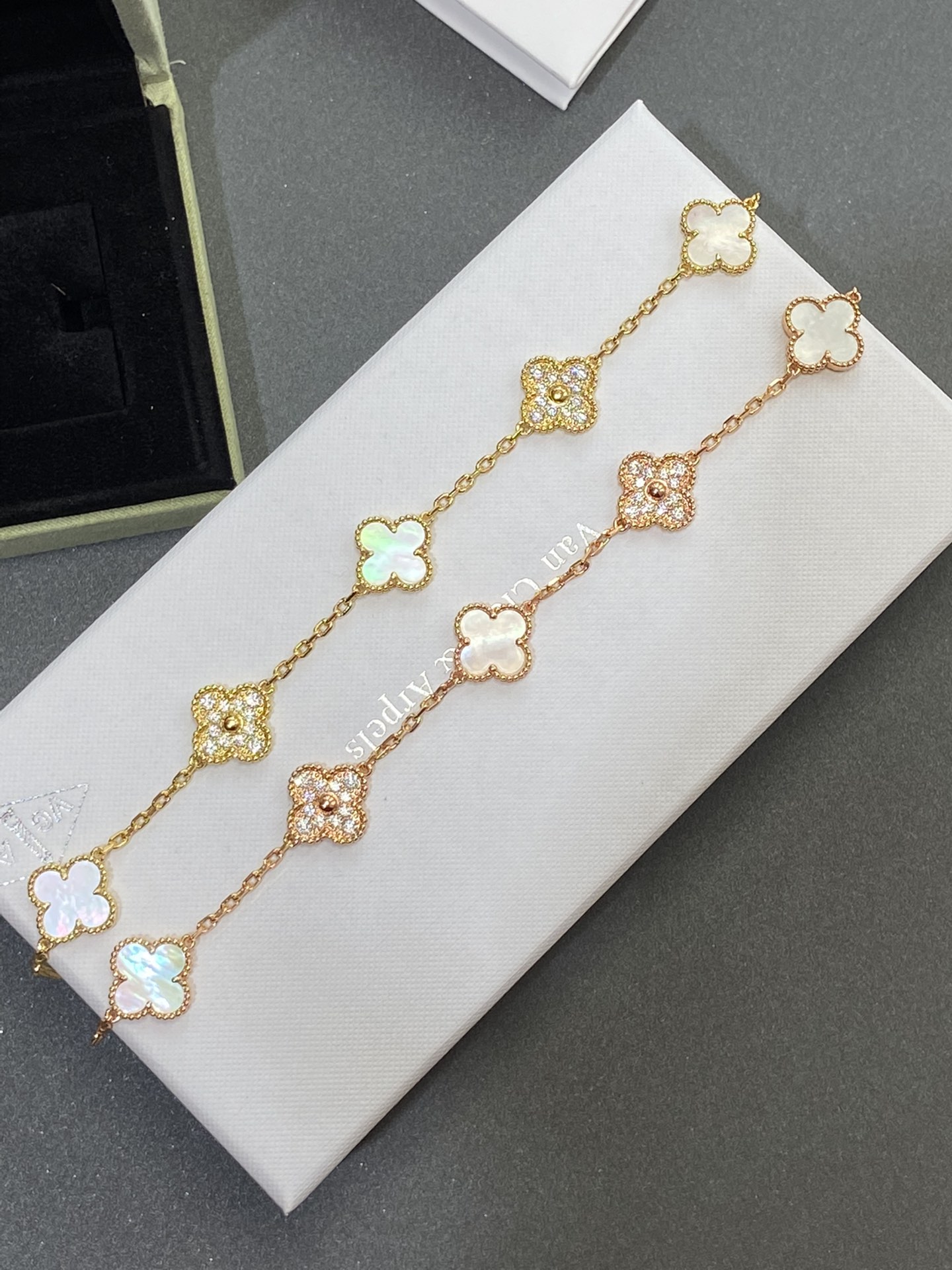 Van Cleef & Arpels: Rose Gold vs - Comprehensive