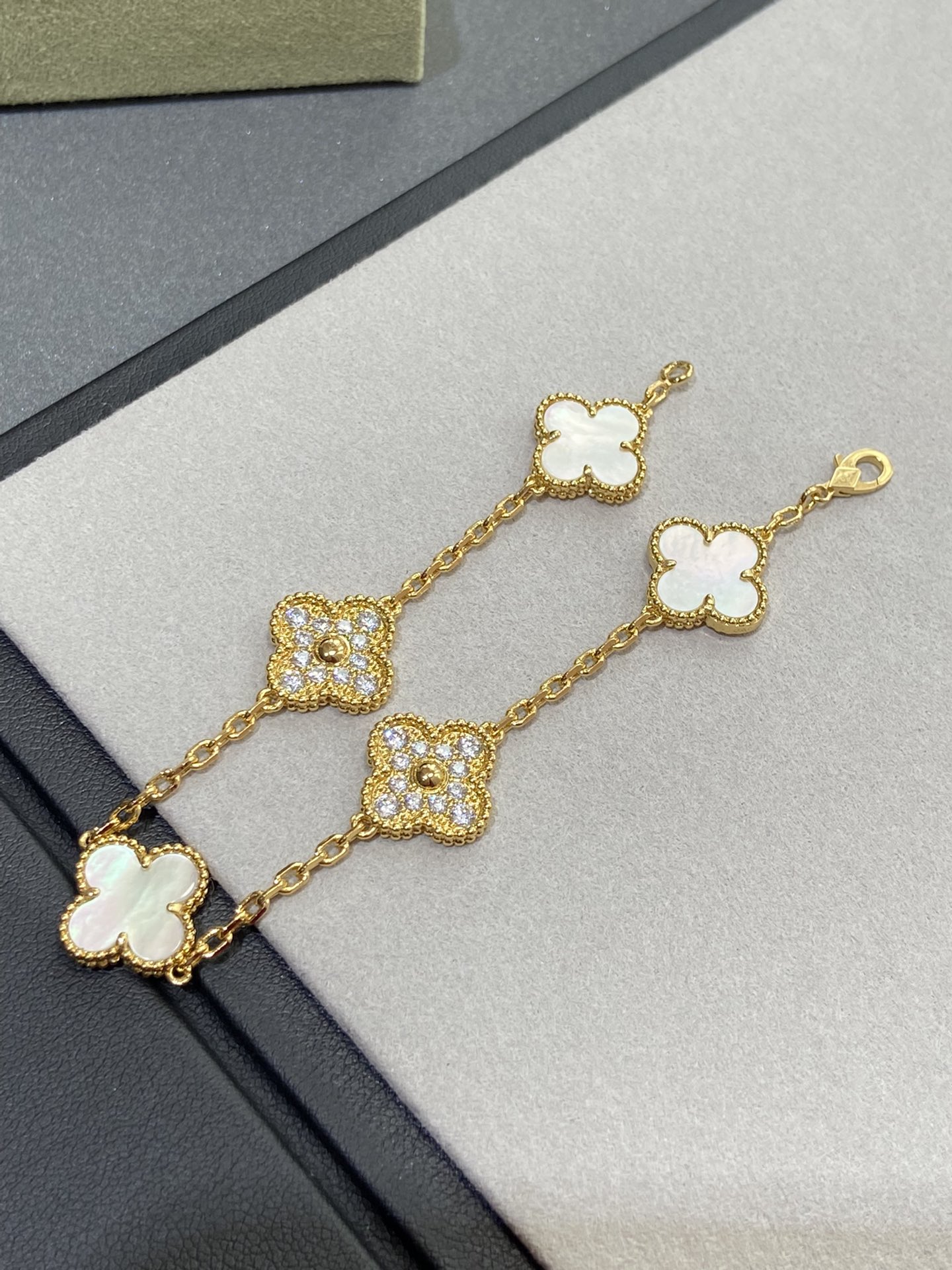 Van Cleef & Arpels: Rose Gold vs - Comprehensive 7
