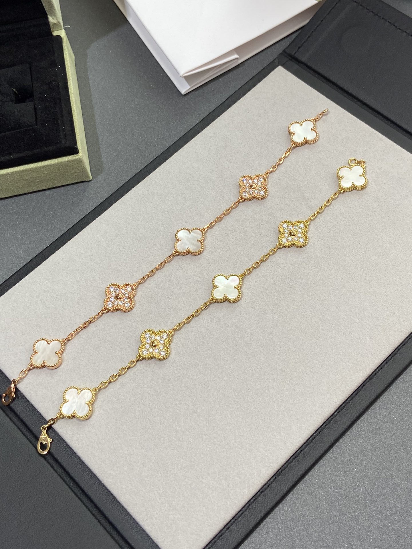 Van Cleef & Arpels: Rose Gold vs - Comprehensive 3