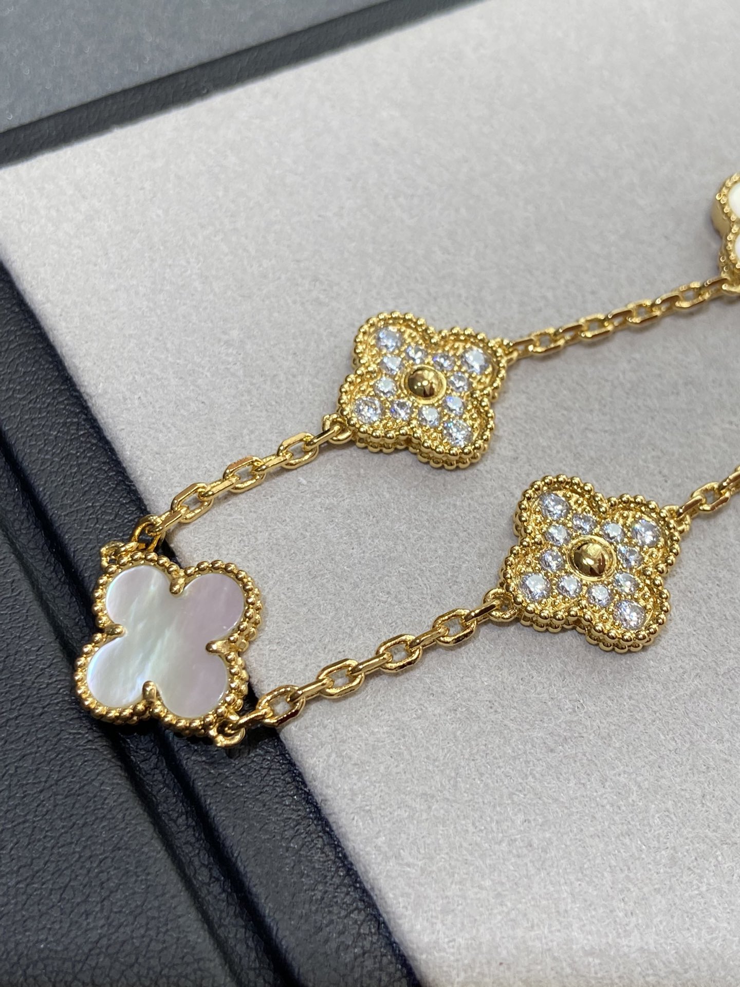 Van Cleef & Arpels: Rose Gold vs - Comprehensive 6