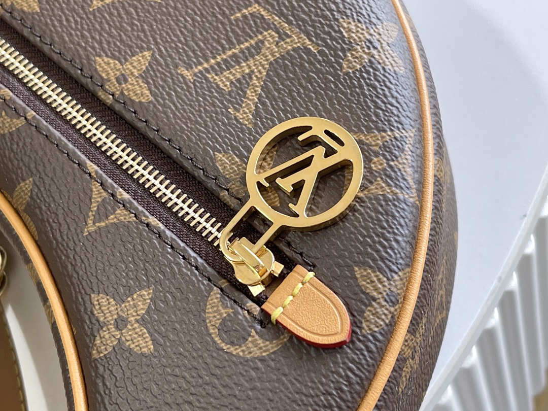 Louis Vuitton Haute Couture Classic Luxury Handbag Shoulder Crossbody 5