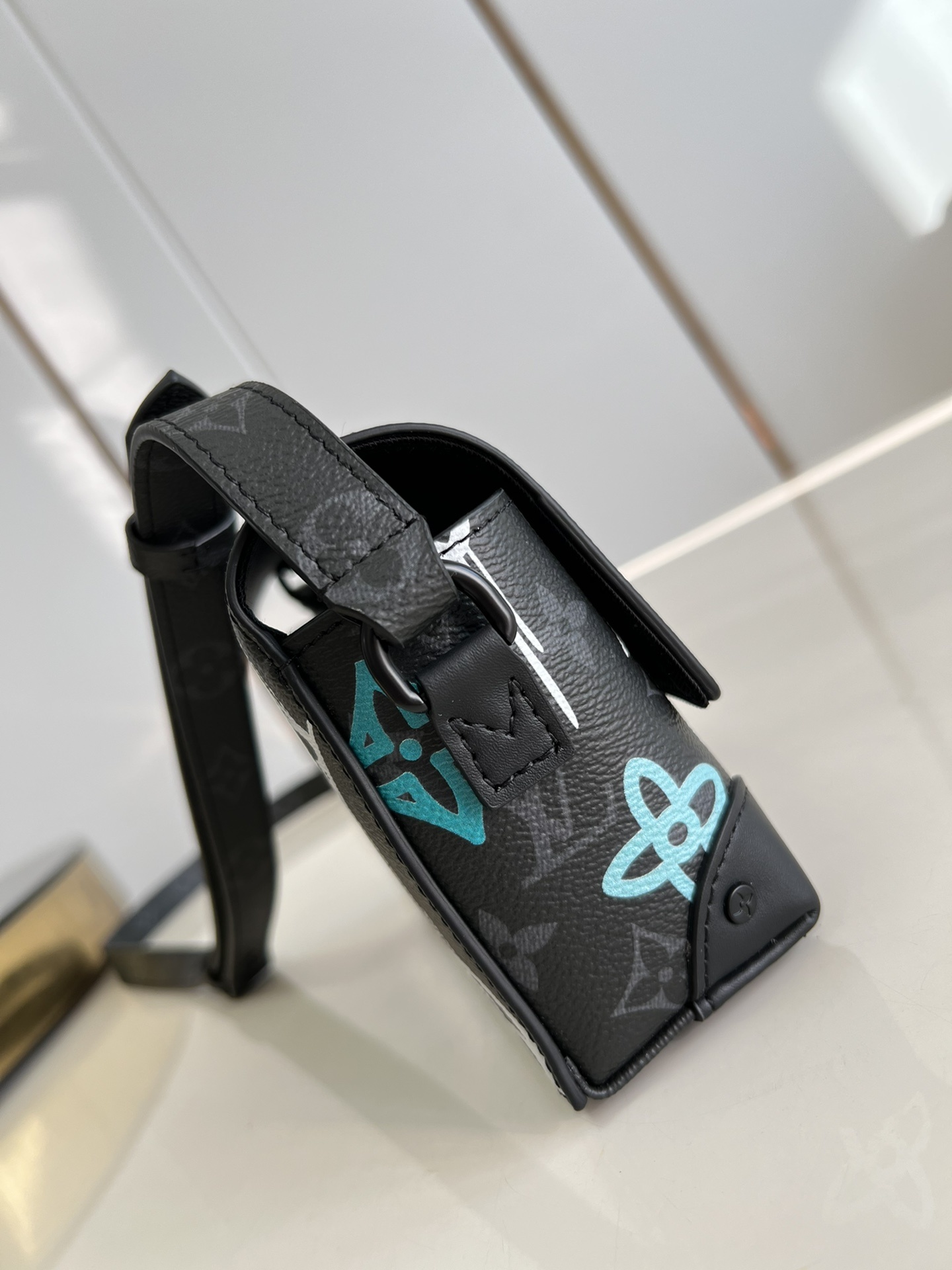 顶级原单M81852本款Steamer迷你手袋于帆布表面重绘Monogram图案宣示涂鸦艺术的自由气息链