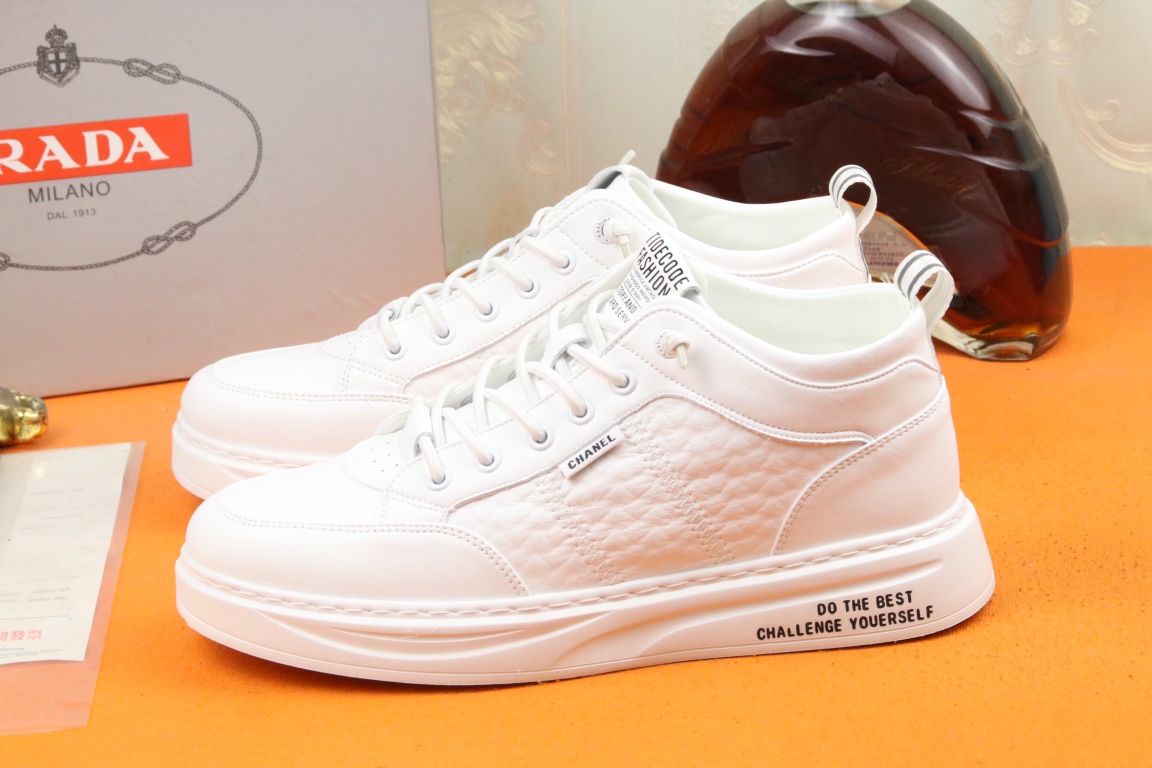 I5 高品质Prada 普拉达 上市著名奢侈品牌,专柜同步更新,意大利男鞋时尚杂志季刊封面主推款鞋面采用意大利进口牛皮,羊皮内里.原版轻质发泡大底,上脚舒适有型. 细节无可挑剔.码数38-43