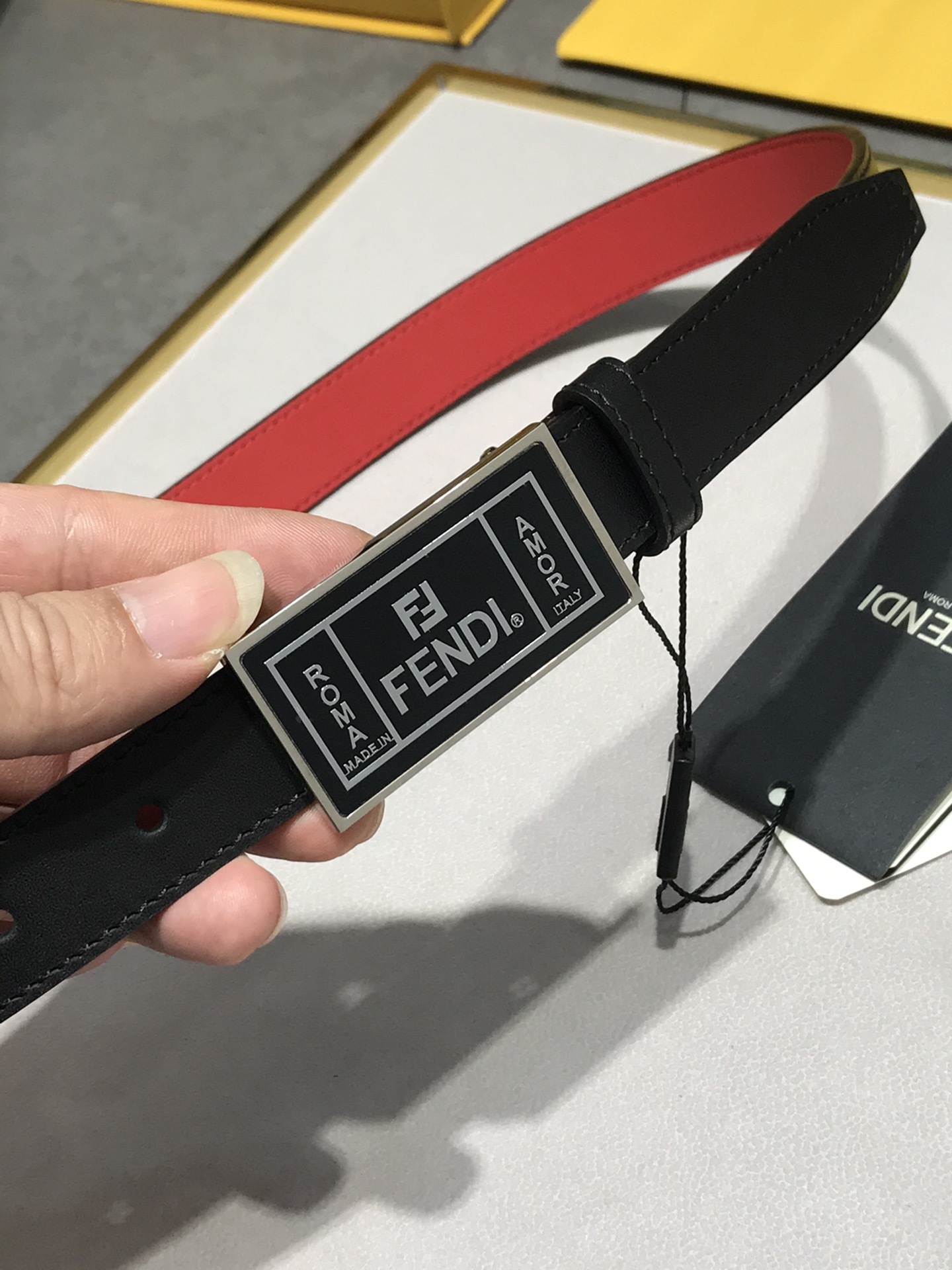 💯💯特价 190  新款 FD 宽25MM 标志造型皮带，原版铆钉磨胶扣，进口原版小牛皮配制黑色专用料制