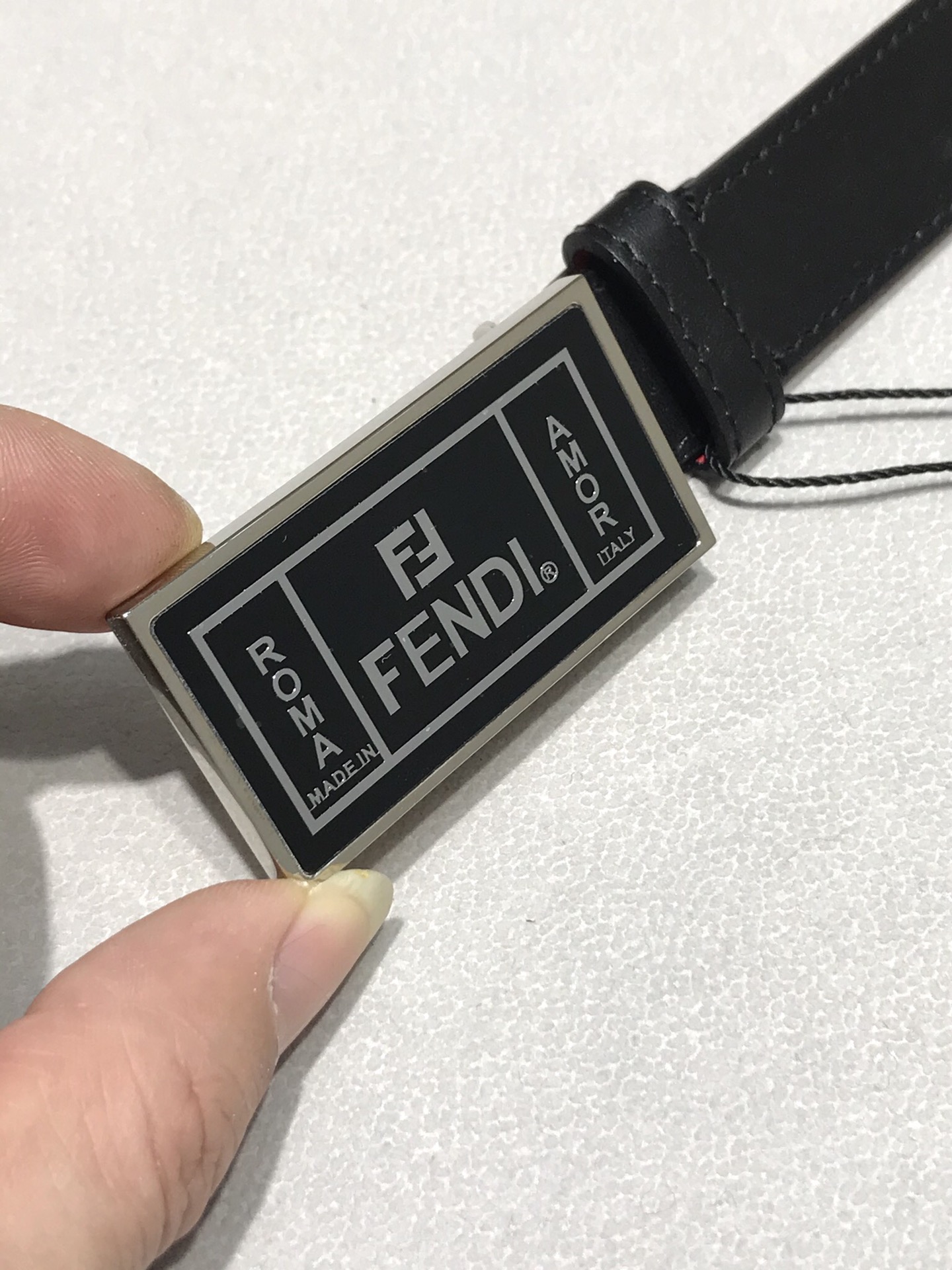 💯💯特价 190  新款 FD 宽25MM 标志造型皮带，原版铆钉磨胶扣，进口原版小牛皮配制黑色专用料制