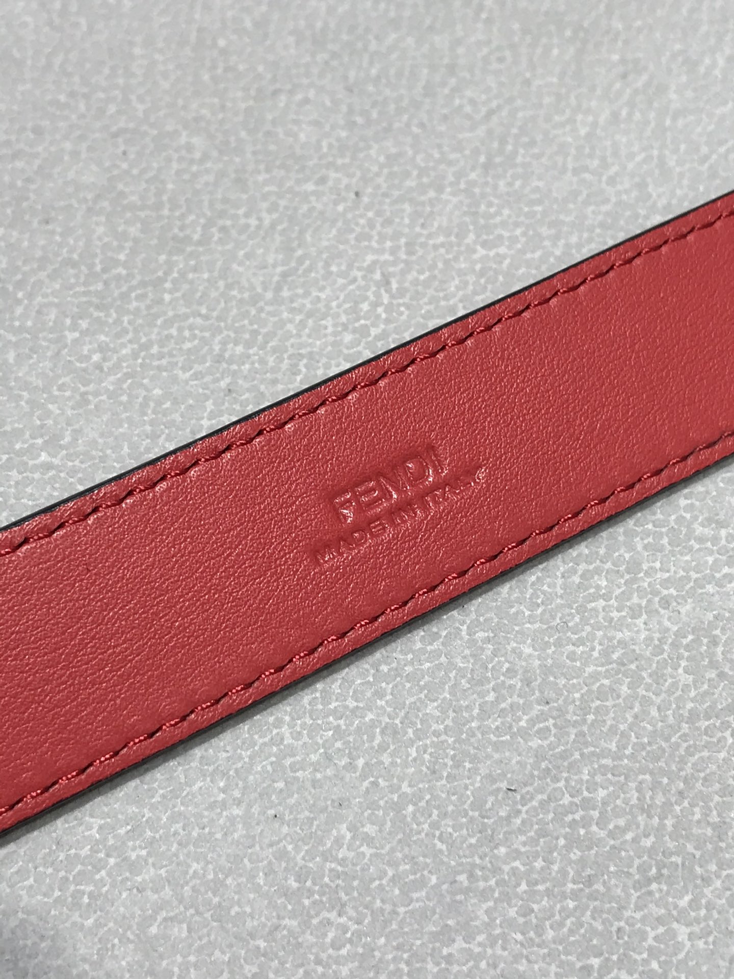 💯💯特价 190  新款 FD 宽25MM 标志造型皮带，原版铆钉磨胶扣，进口原版小牛皮配制黑色专用料制