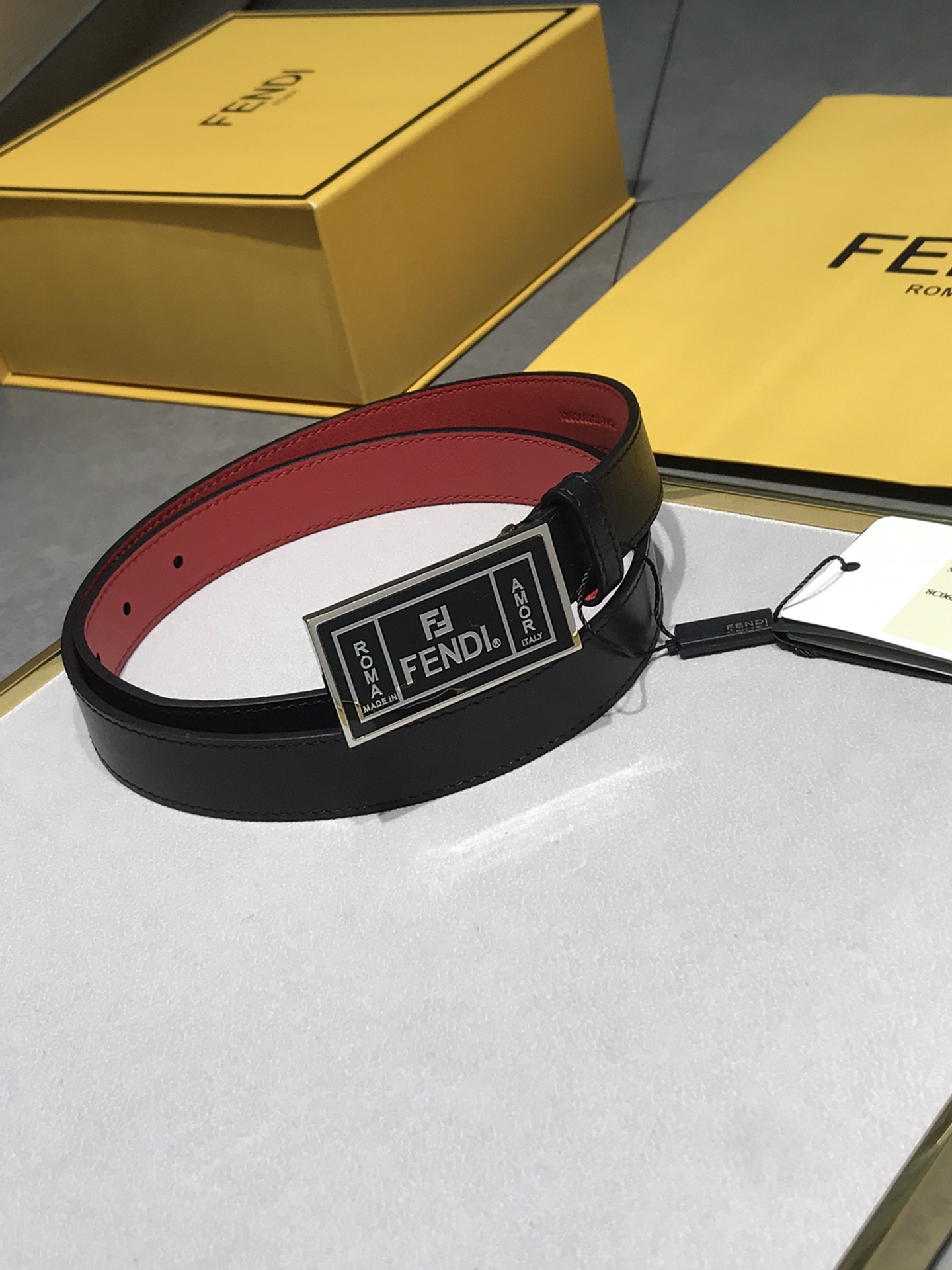 💯💯特价 190  新款 FD 宽25MM 标志造型皮带，原版铆钉磨胶扣，进口原版小牛皮配制黑色专用料制