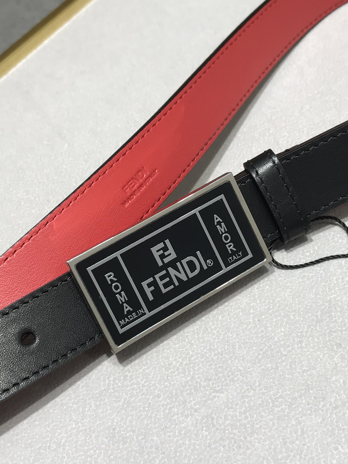 💯💯特价 190  新款 FD 宽25MM 标志造型皮带，原版铆钉磨胶扣，进口原版小牛皮配制黑色专用料制