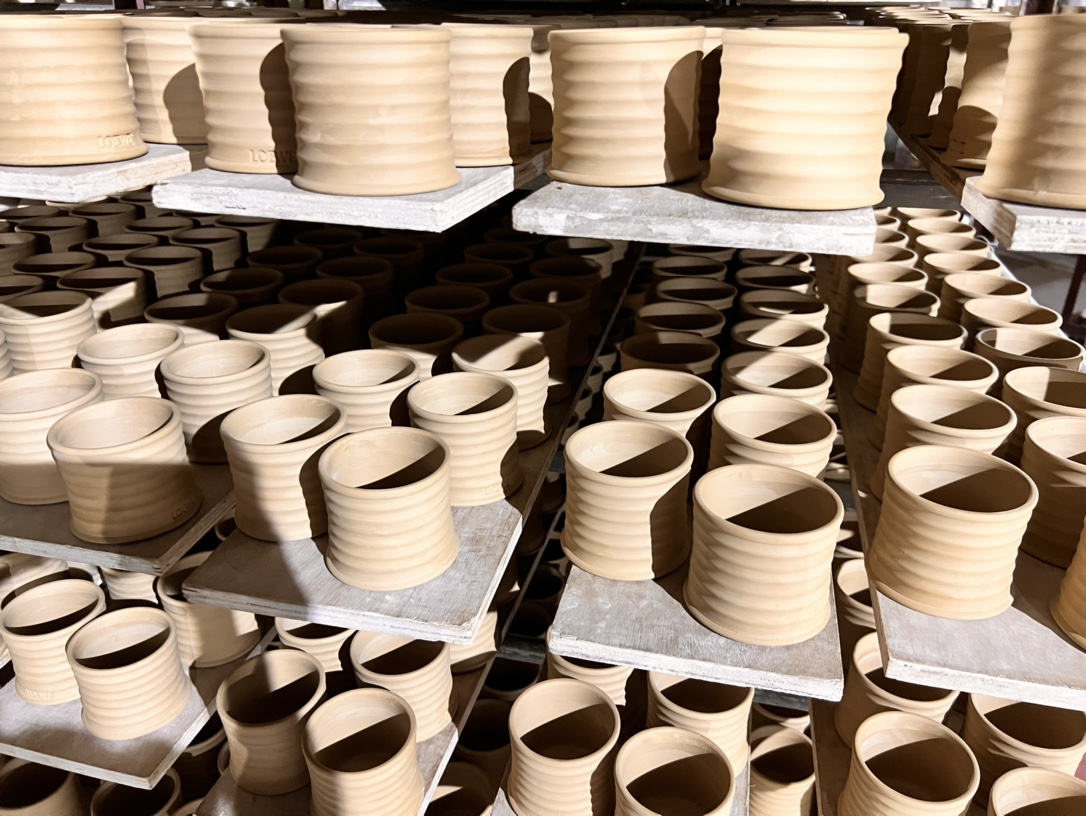The base is stamped with the "LOEWE" and "Made in Spain" insignias - Comprehensive 8