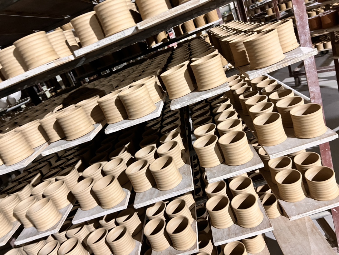 The base is stamped with the "LOEWE" and "Made in Spain" insignias - Comprehensive 7