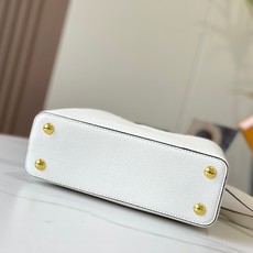 独家实拍-升级版 M95508 CAPUCINES 小号手袋此款 Capucines 小号手袋以 Tau 独家实拍-升级版 M95508 CAPUCINES 小号手袋此款 Capucines 小号手袋以 Tau