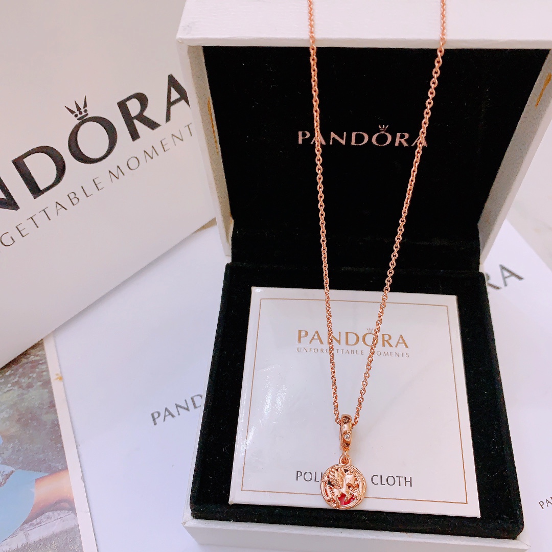 批75。🔥🔥主播推荐 🏮🏮潘多拉项链Pandora 抖音网红 直播带货 爆款 高品质镶嵌工艺  爆款官网同款 🎁2022最新款🔥搭配潘多拉🌷🍃独家实拍。工厂直销一手货源! 🔥特殊渠道 ✈足克足量,进口水钻全手工镶嵌💎限量出售,欢迎下单👏👏。每一颗配件都有其含义,证明出潘多拉手链是具有丰富的首饰内涵和艺术故事❕❕ 钻位清晰镶工是极好的丹麦高端材质和顶级银为原料。可以自行调节长短