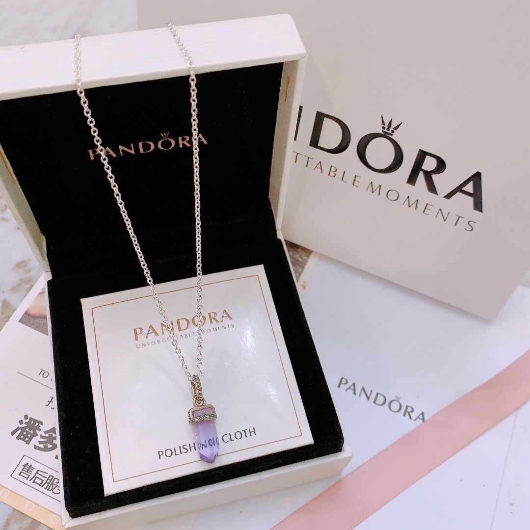 批75。🔥🔥主播推荐 🏮🏮潘多拉项链Pandora 抖音网红 直播带货 爆款 高品质镶嵌工艺  爆款官网同款 🎁2022最新款🔥搭配潘多拉🌷🍃独家实拍。工厂直销一手货源! 🔥特殊渠道 ✈足克足量,进口水钻全手工镶嵌💎限量出售,欢迎下单👏👏。每一颗配件都有其含义,证明出潘多拉手链是具有丰富的首饰内涵和艺术故事❕❕ 钻位清晰镶工是极好的丹麦高端材质和顶级银为原料。可以自行调节长短