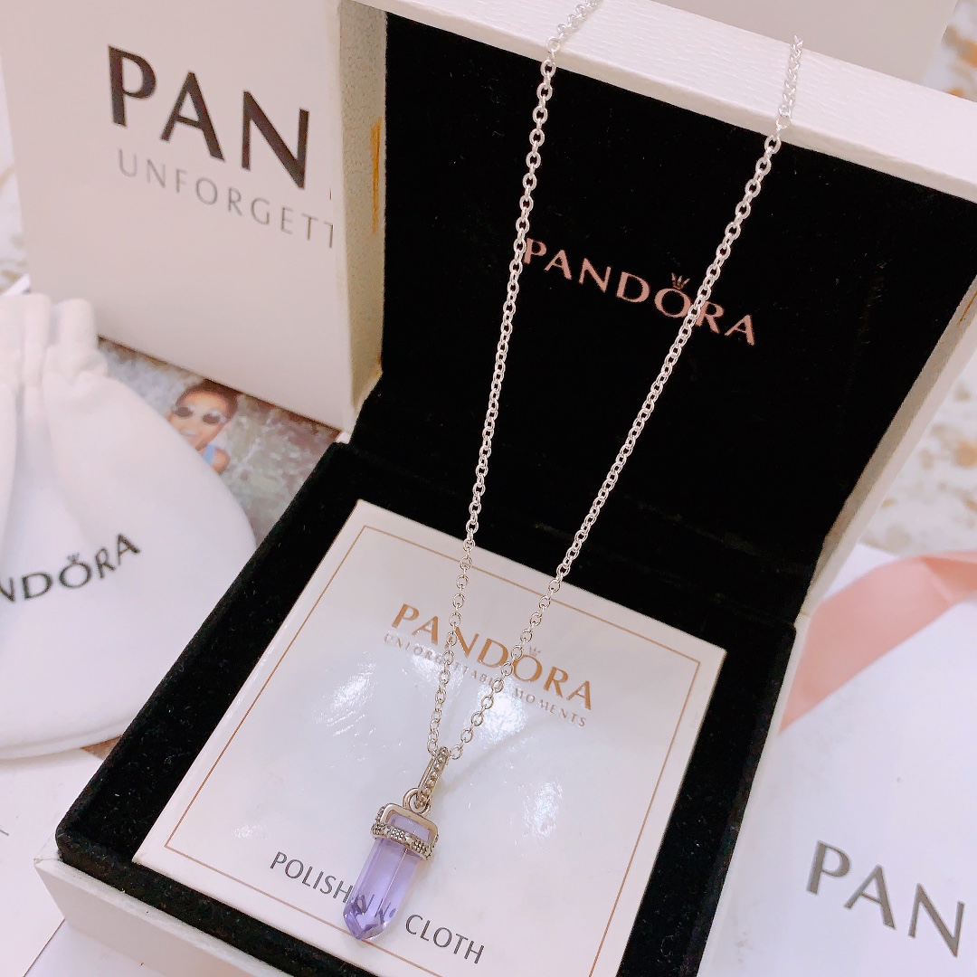 批75。🔥🔥主播推荐 🏮🏮潘多拉项链Pandora 抖音网红 直播带货 爆款 高品质镶嵌工艺  爆款官网同款 🎁2022最新款🔥搭配潘多拉🌷🍃独家实拍。工厂直销一手货源! 🔥特殊渠道 ✈足克足量,进口水钻全手工镶嵌💎限量出售,欢迎下单👏👏。每一颗配件都有其含义,证明出潘多拉手链是具有丰富的首饰内涵和艺术故事❕❕ 钻位清晰镶工是极好的丹麦高端材质和顶级银为原料。可以自行调节长短