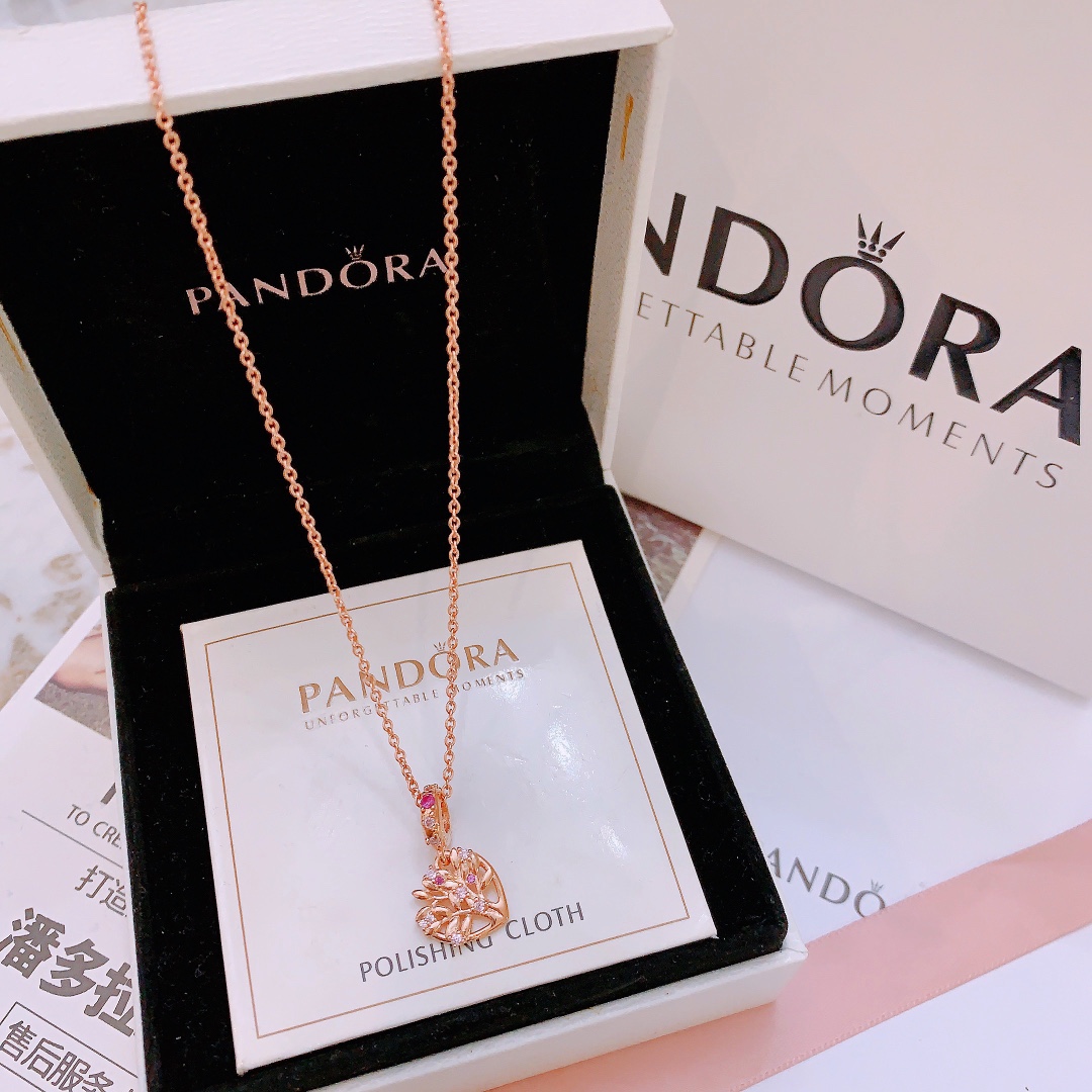批75。🔥🔥主播推荐 🏮🏮潘多拉项链Pandora 抖音网红 直播带货 爆款 高品质镶嵌工艺  爆款官网同款 🎁2022最新款🔥搭配潘多拉🌷🍃独家实拍。工厂直销一手货源! 🔥特殊渠道 ✈足克足量,进口水钻全手工镶嵌💎限量出售,欢迎下单👏👏。每一颗配件都有其含义,证明出潘多拉手链是具有丰富的首饰内涵和艺术故事❕❕ 钻位清晰镶工是极好的丹麦高端材质和顶级银为原料。可以自行调节长短