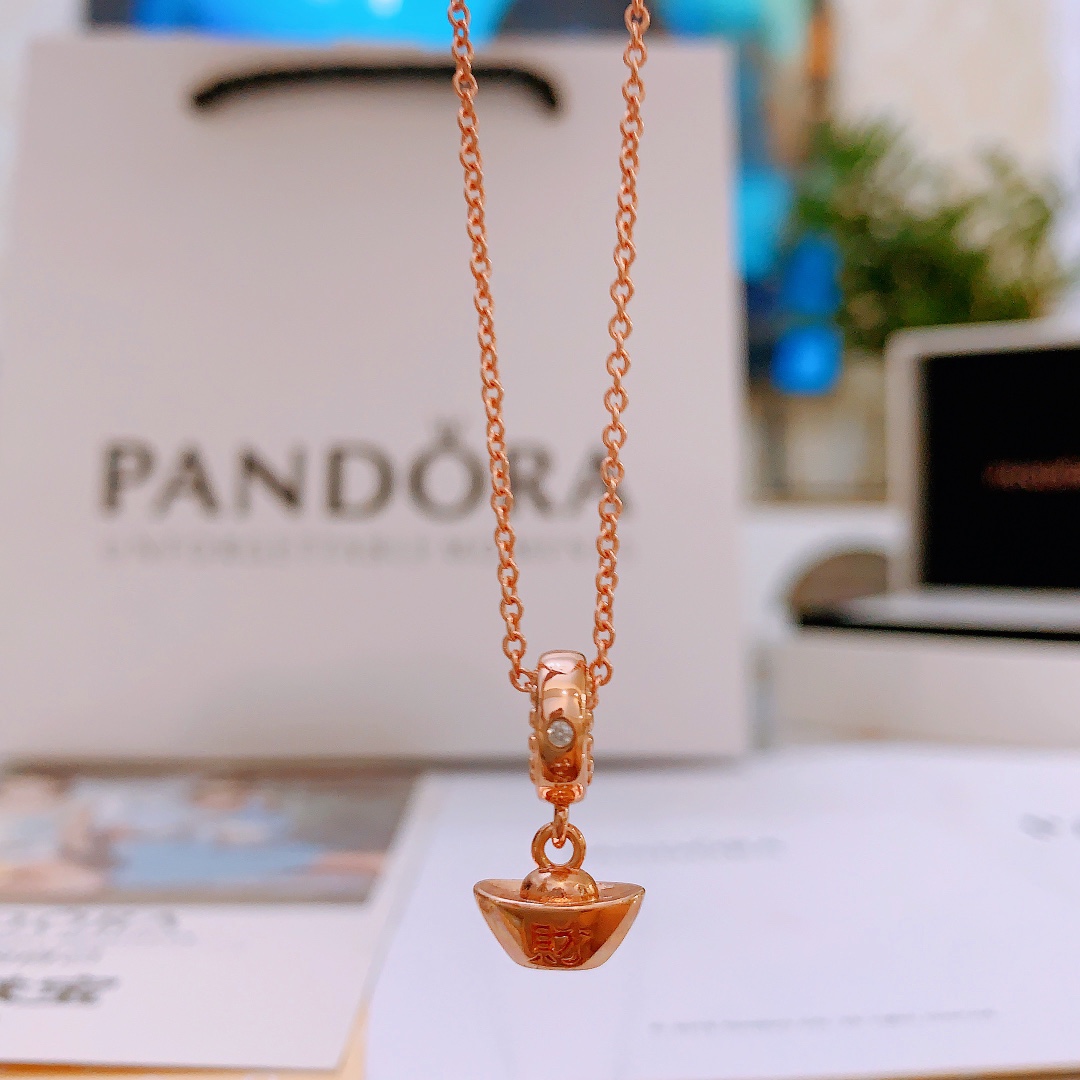 批75。🔥🔥主播推荐 🏮🏮潘多拉项链Pandora 抖音网红 直播带货 爆款 高品质镶嵌工艺  爆款官网同款 🎁2022最新款🔥搭配潘多拉🌷🍃独家实拍。工厂直销一手货源! 🔥特殊渠道 ✈足克足量,进口水钻全手工镶嵌💎限量出售,欢迎下单👏👏。每一颗配件都有其含义,证明出潘多拉手链是具有丰富的首饰内涵和艺术故事❕❕ 钻位清晰镶工是极好的丹麦高端材质和顶级银为原料。可以自行调节长短